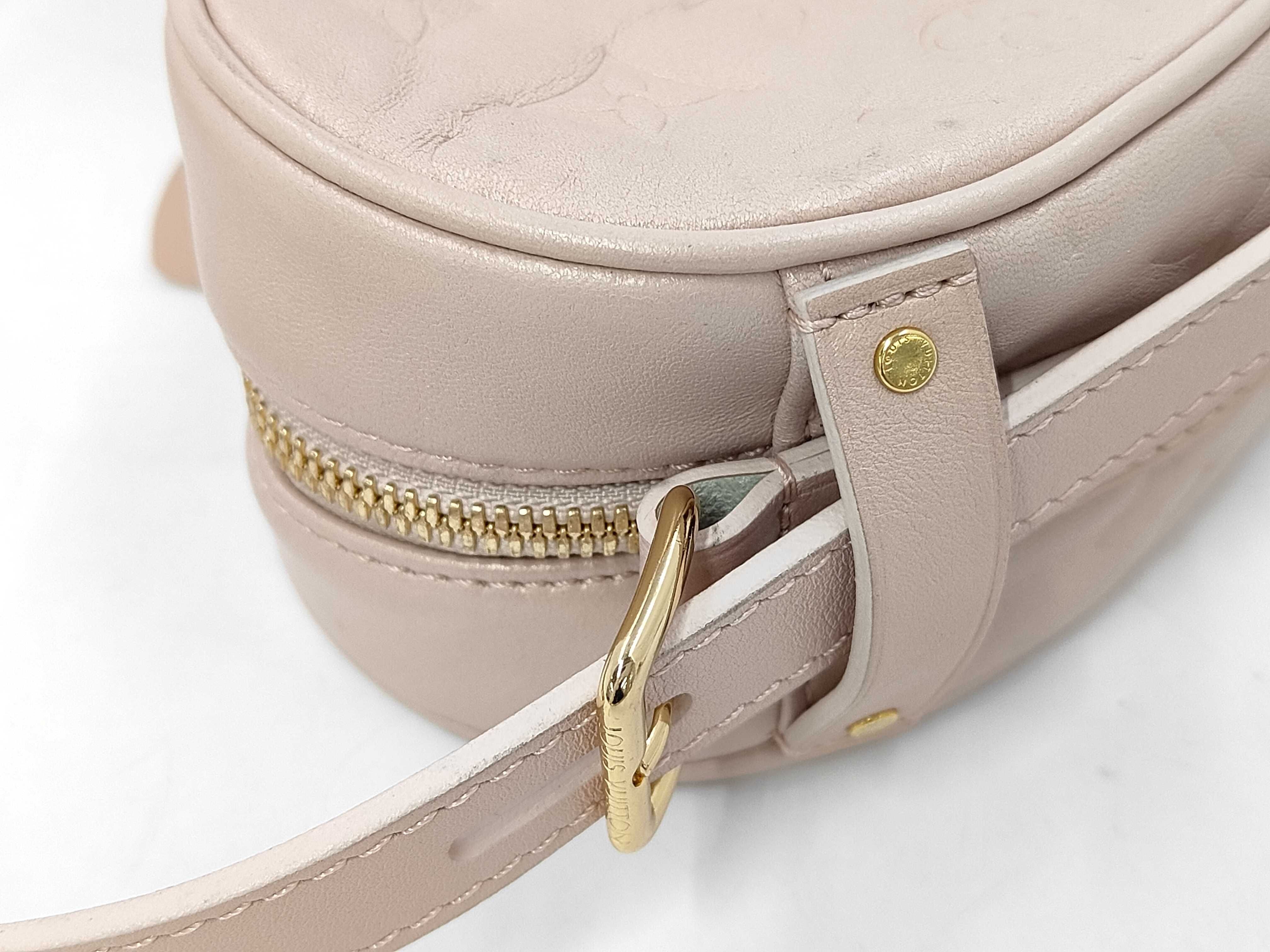 Sac Coeur Falling in Love M58738 Monogram Leather Shoulder Bag — view 5