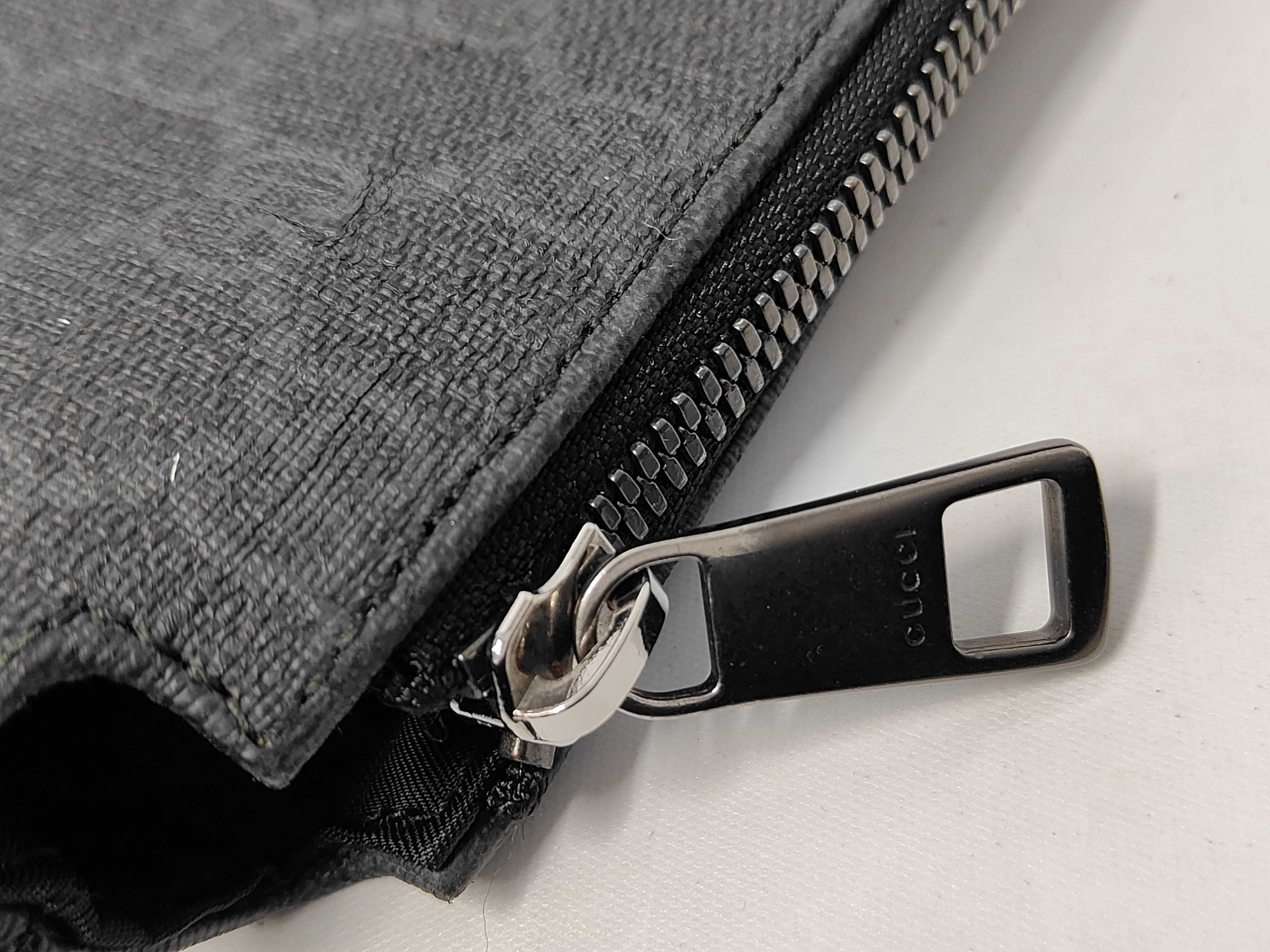 GG Supreme Canvas Messenger Bag Shoulder Bag — view 8