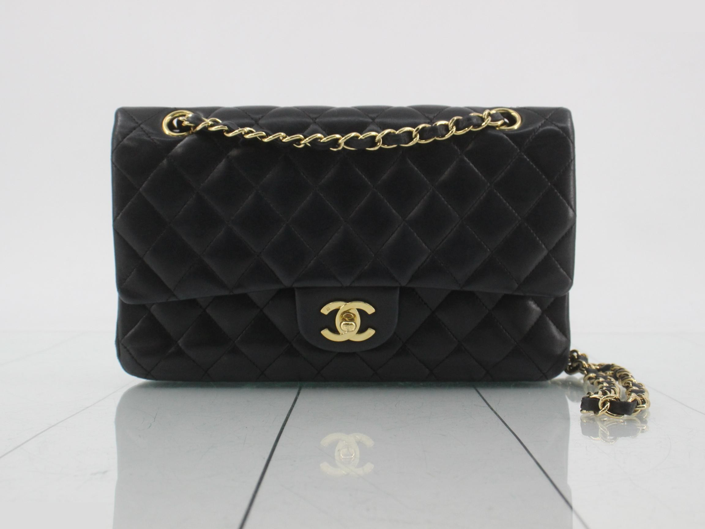 Matelassé Chain Shoulder Bag