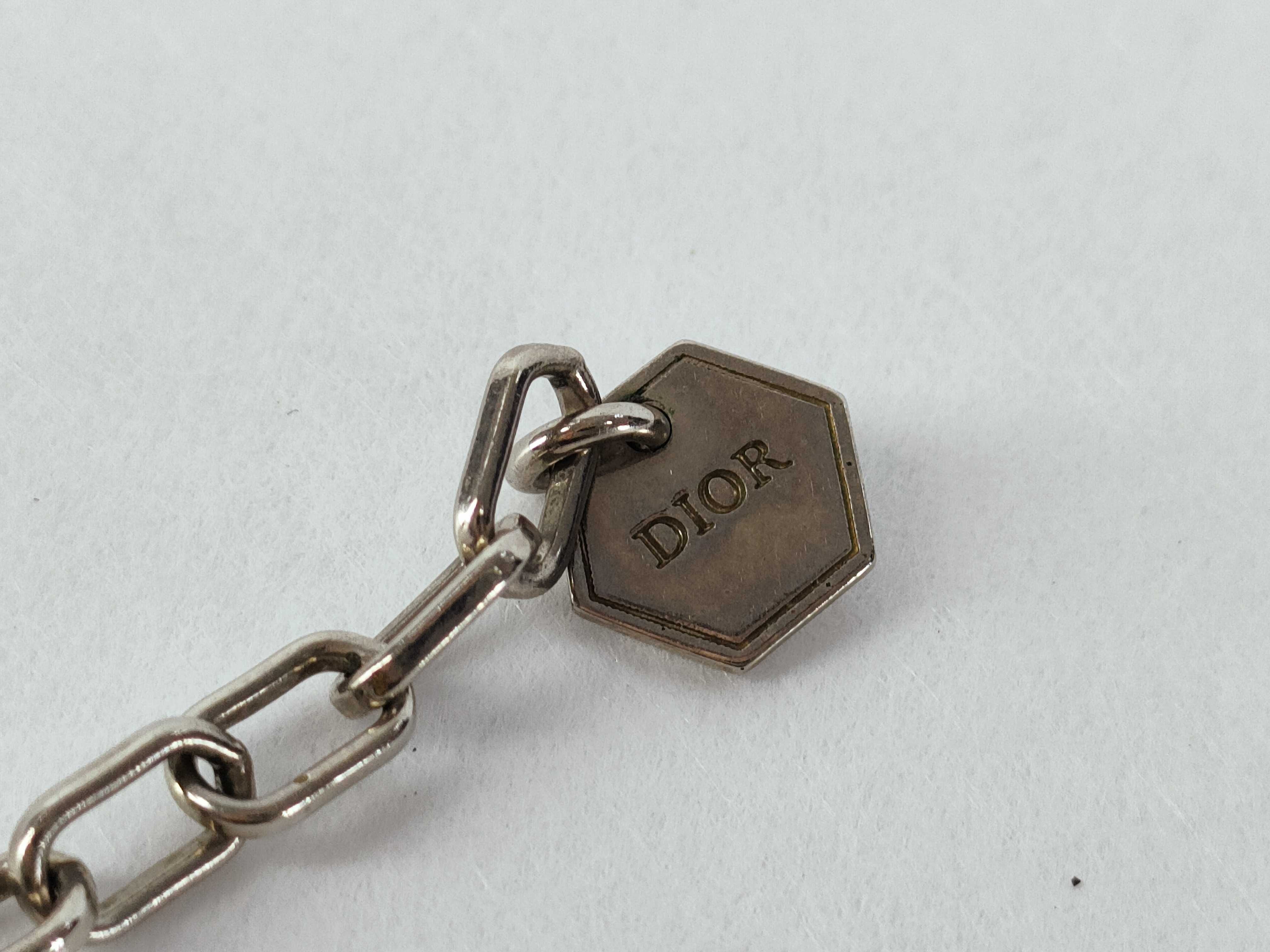 logo rhinestone silver curb chain necklace — view 4