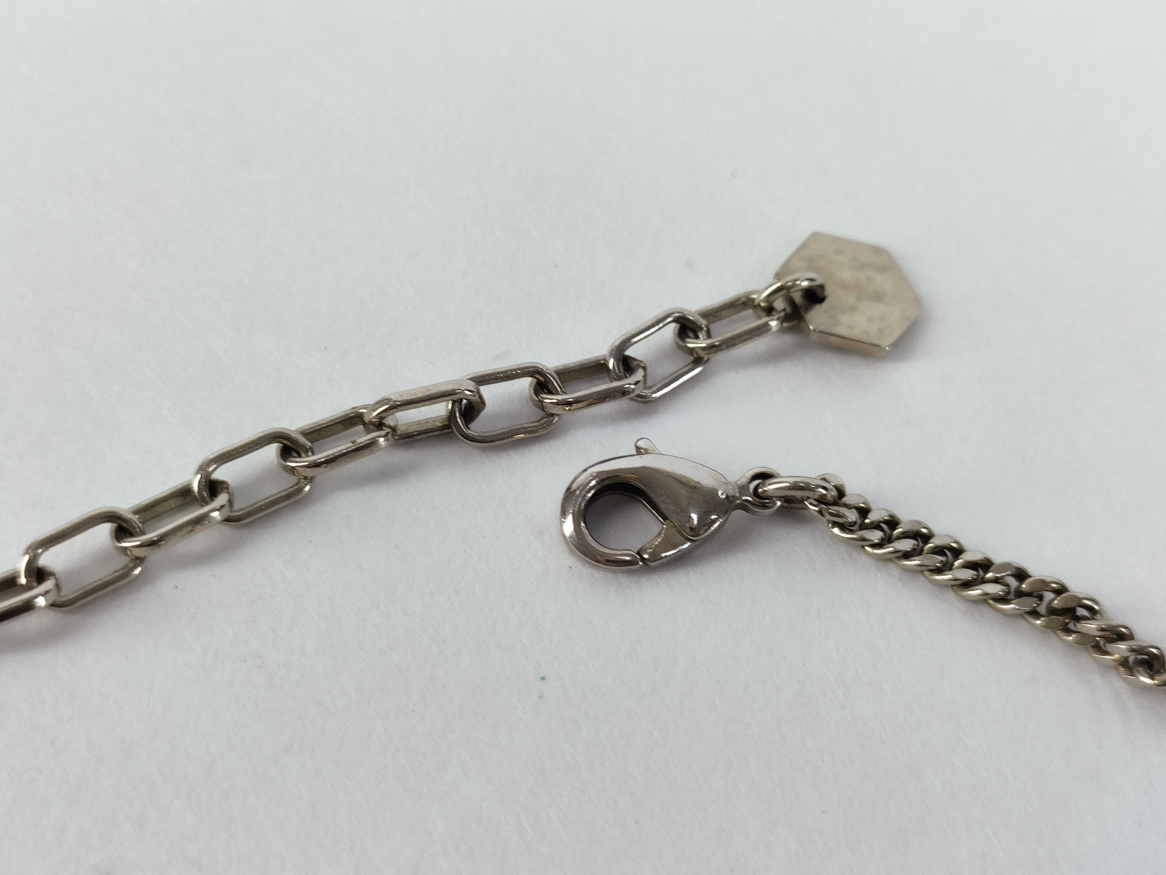 logo rhinestone silver curb chain necklace — view 5