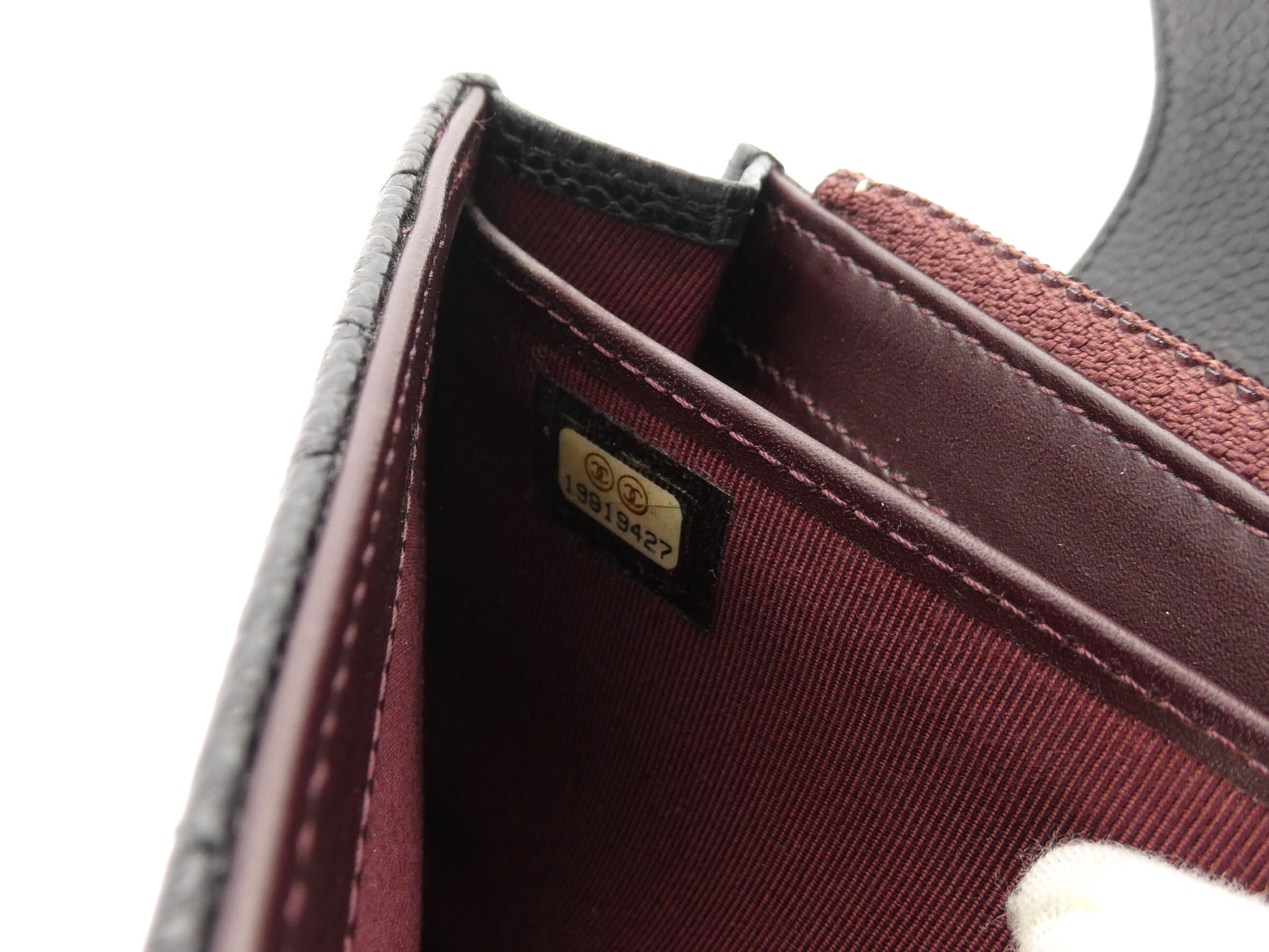 Matelassé Coco Mark Caviar Skin Wallet — view 9