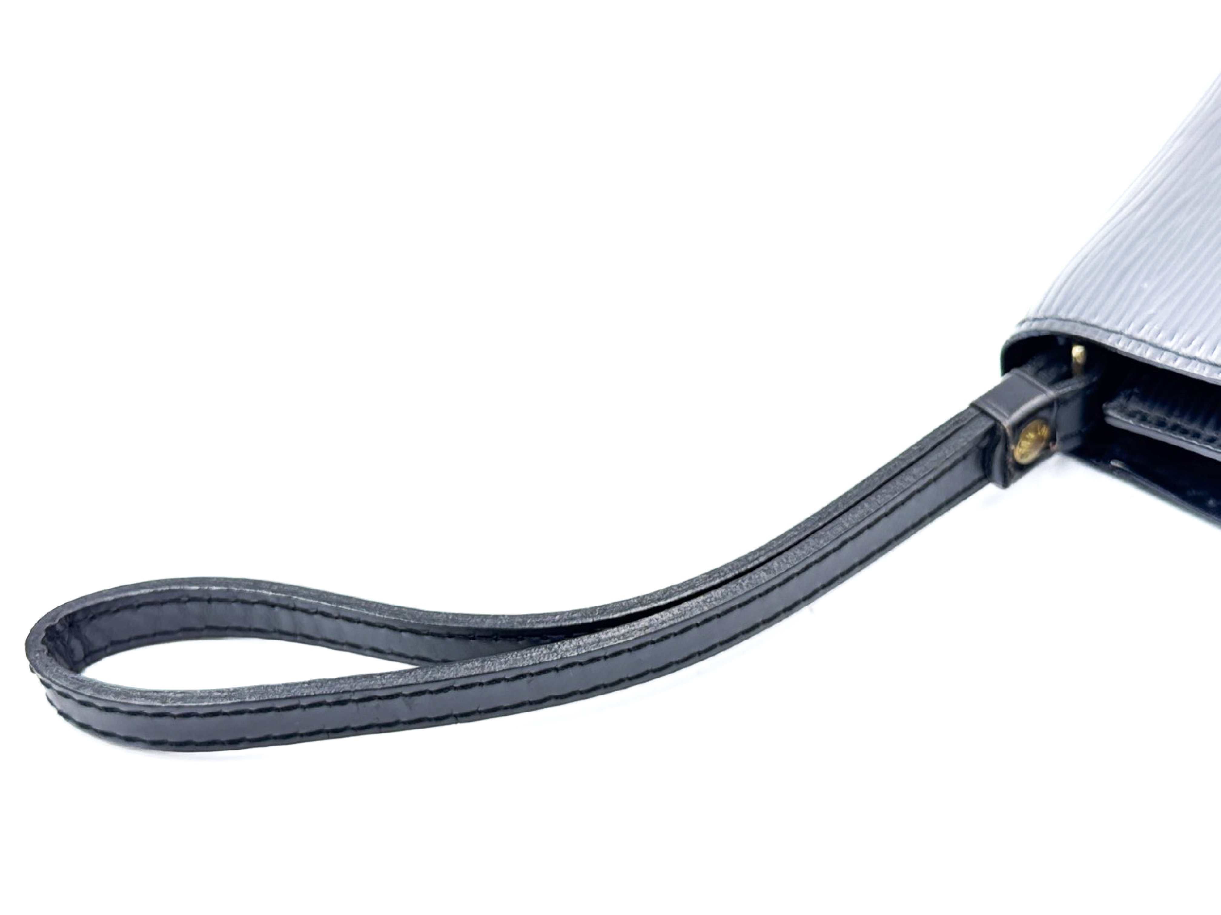 Epi M52612 Serie Dragonne Black Second Bag — view 8