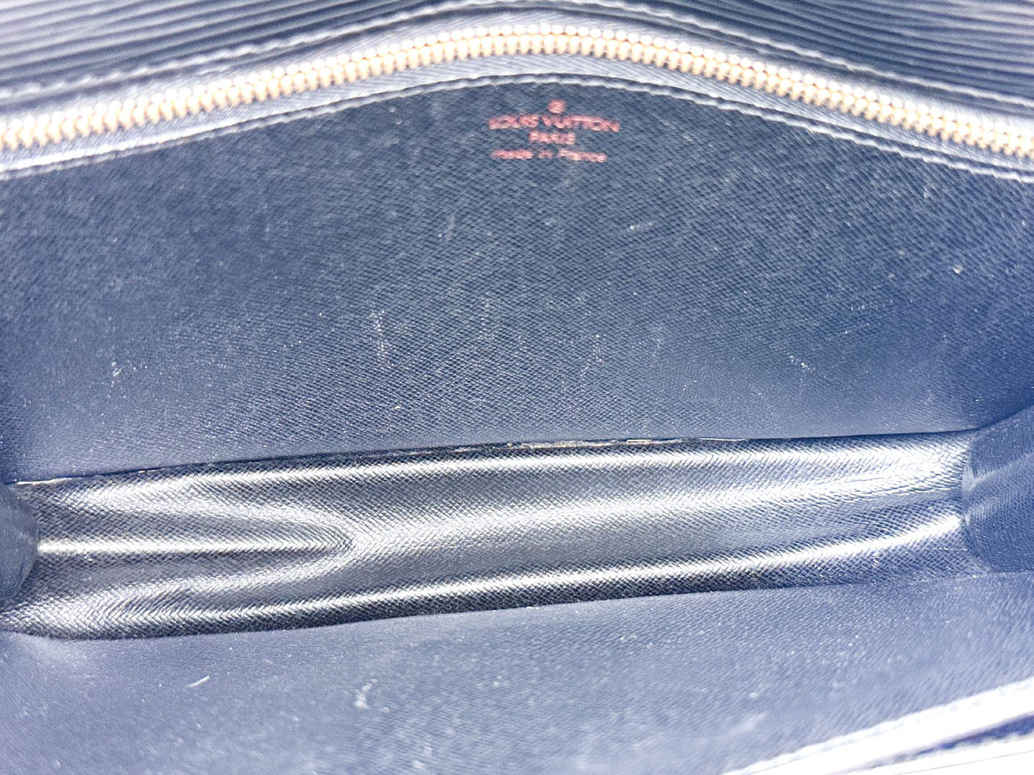 Epi M52612 Serie Dragonne Black Second Bag — view 9