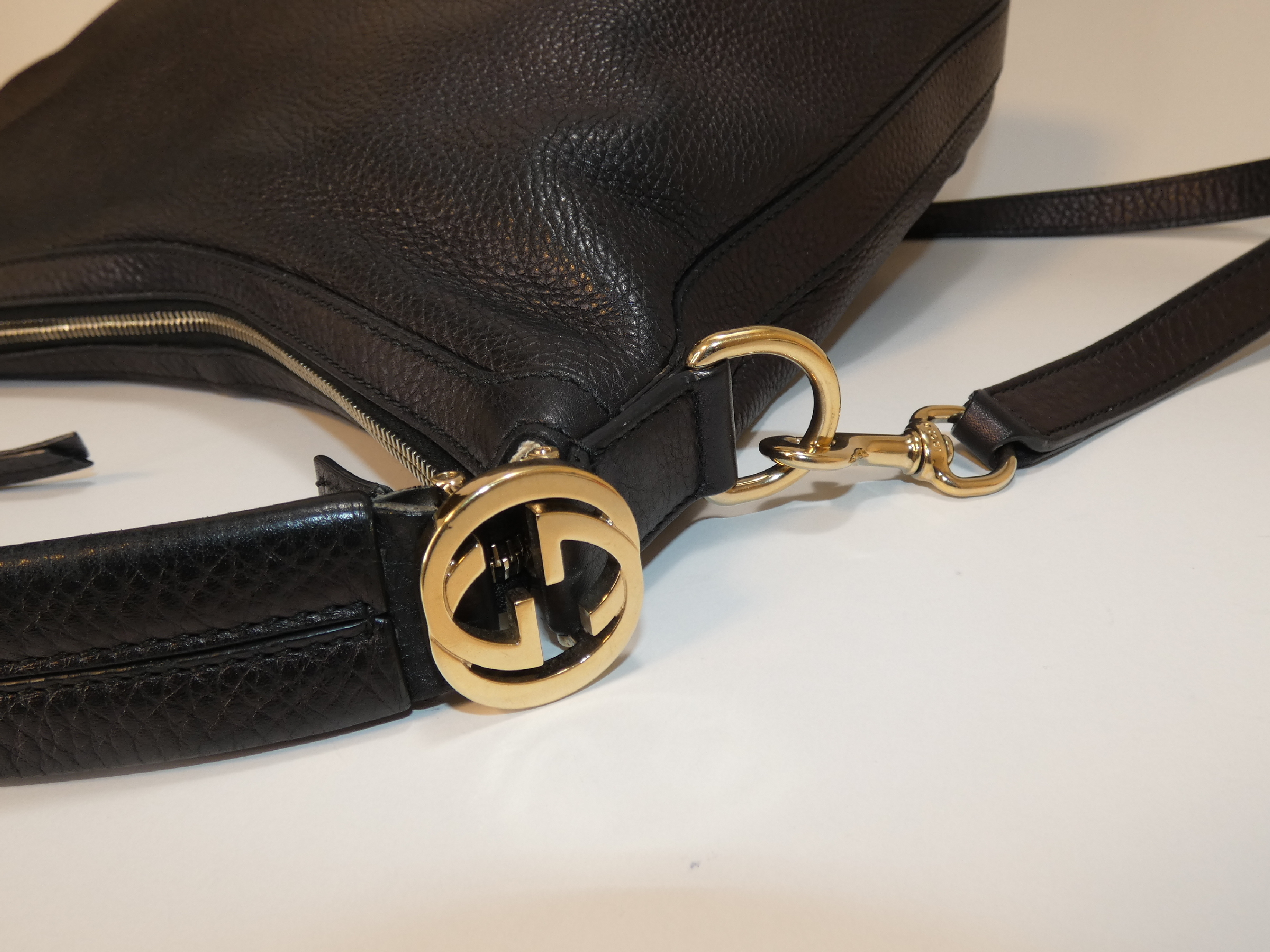 2-way Interlocking Black Leather Shoulder Bag — view 5