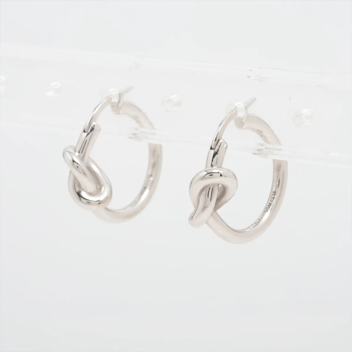 Knot USM5215/USM0236 Hoop Earrings, GP Silver. Shows signs of wear including