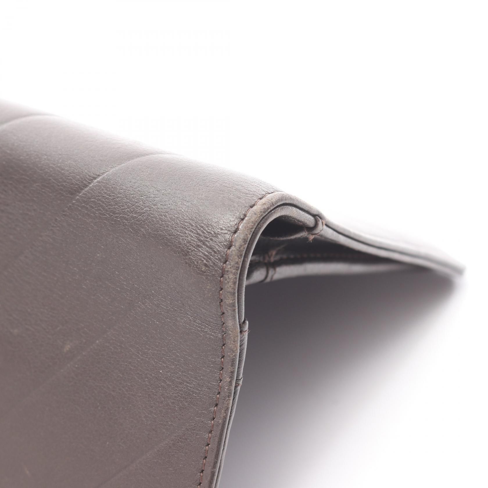 Chevron V Stitch Yen Wallet — view 12