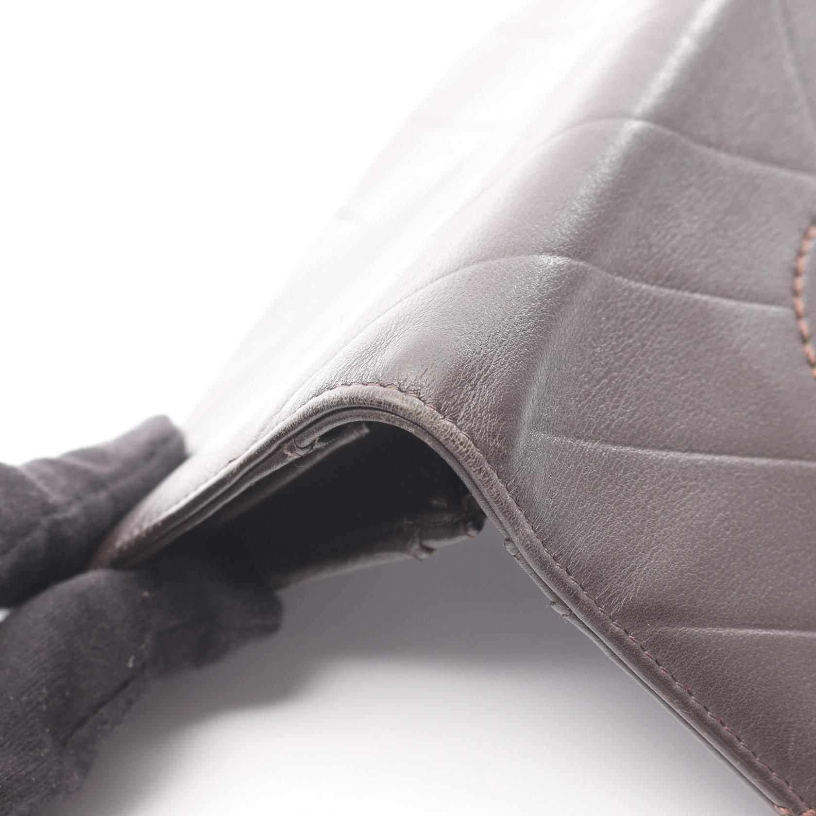 Chevron V Stitch Yen Wallet — view 13