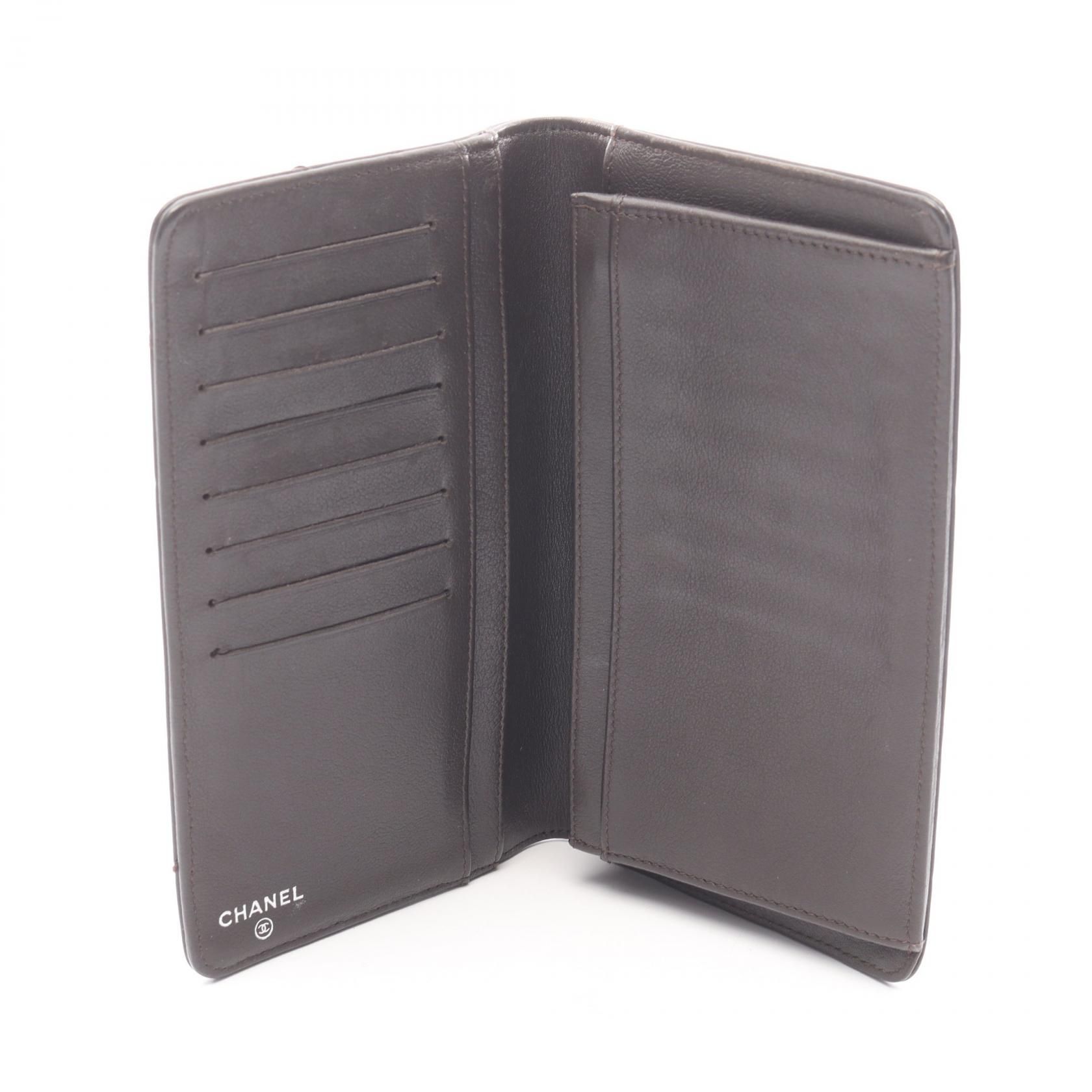 Chevron V Stitch Yen Wallet — view 3