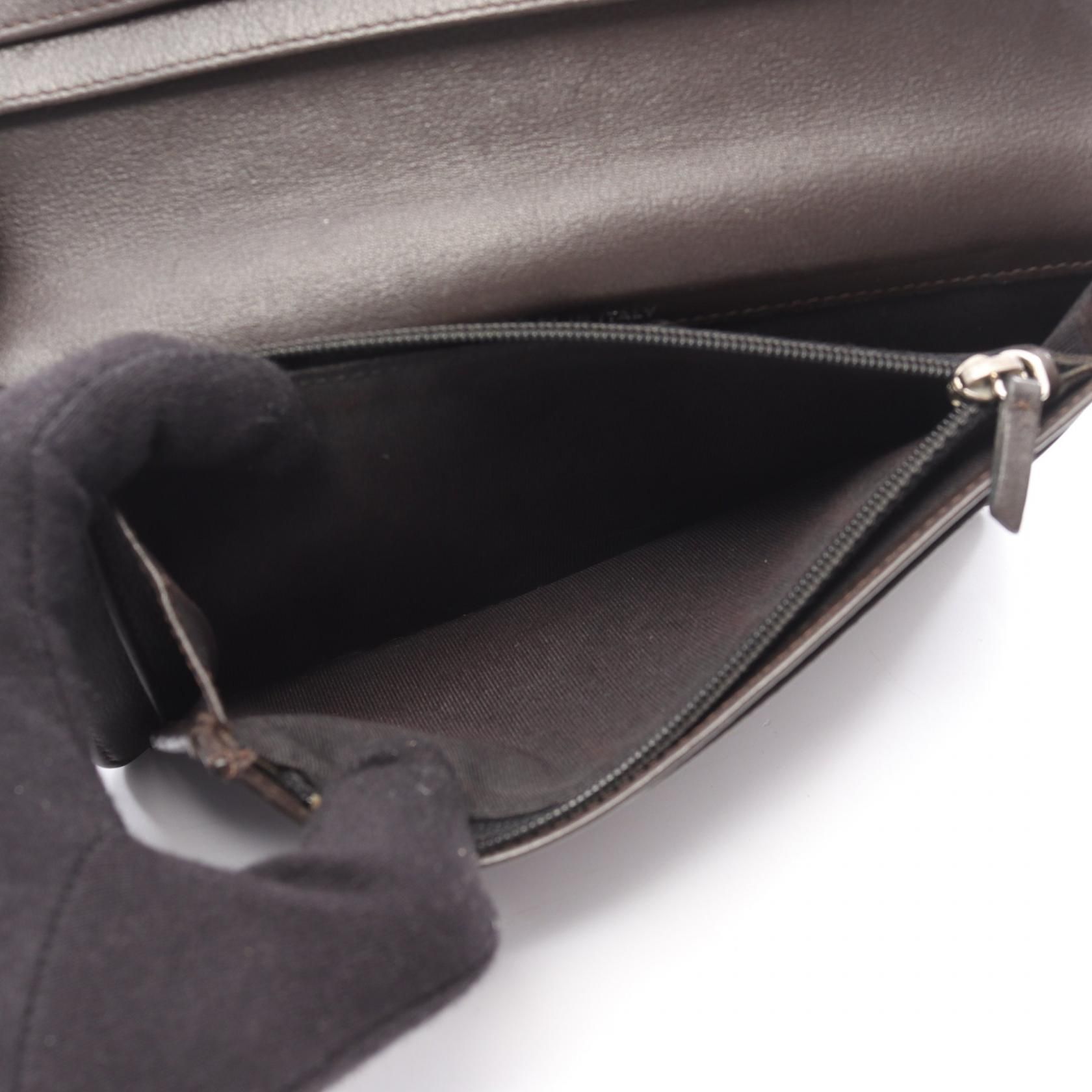 Chevron V Stitch Yen Wallet — view 4
