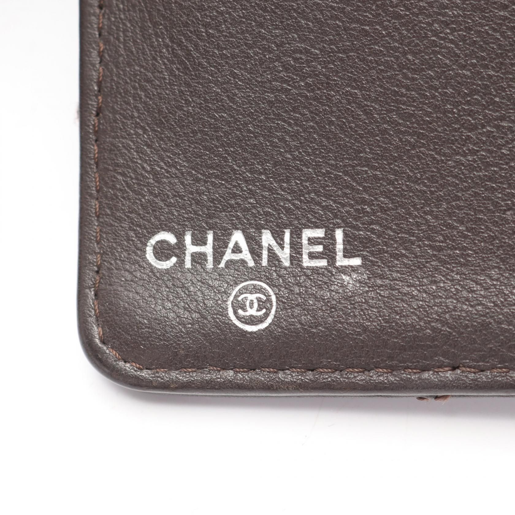 Chevron V Stitch Yen Wallet — view 5