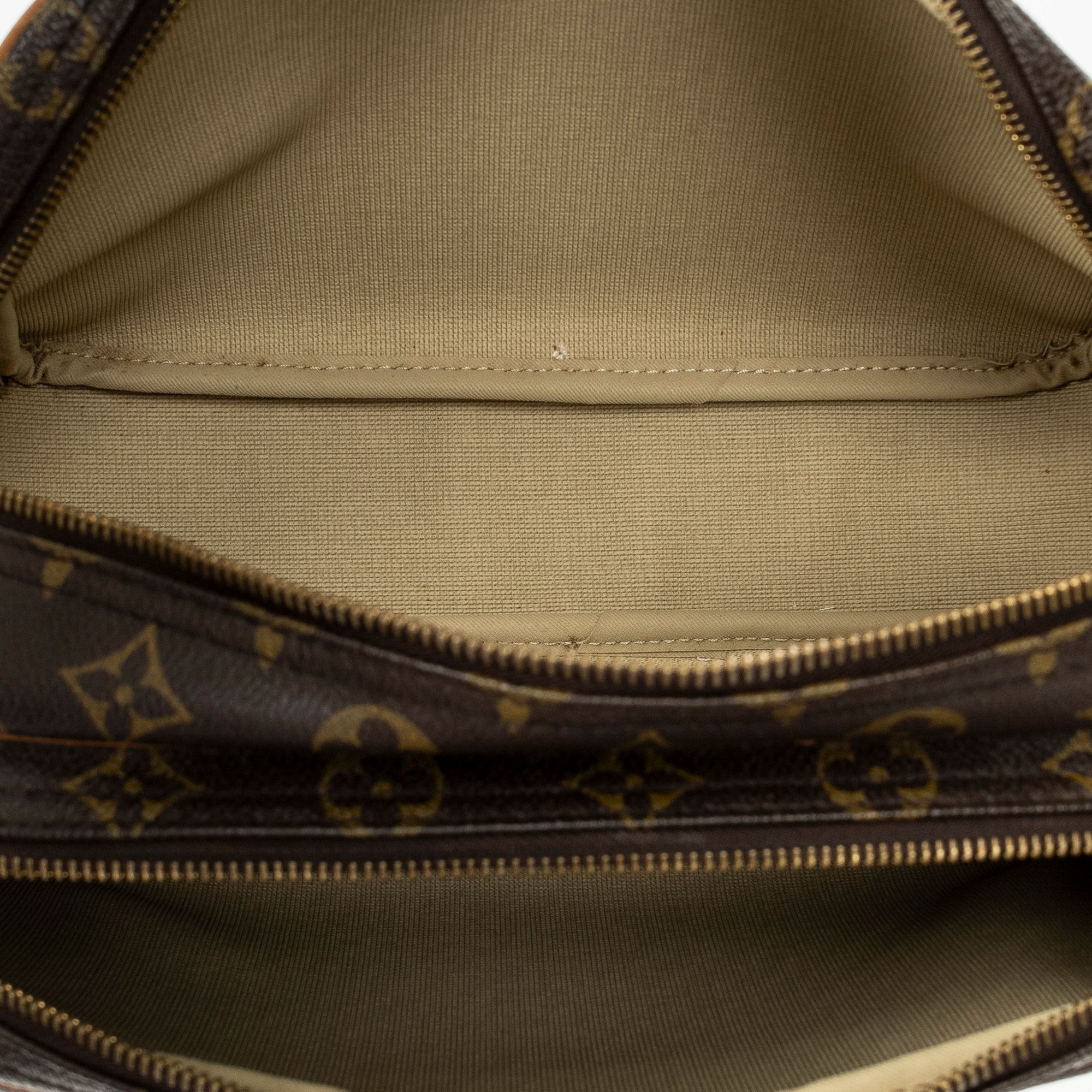 Reporter PM, Monogram — view 9