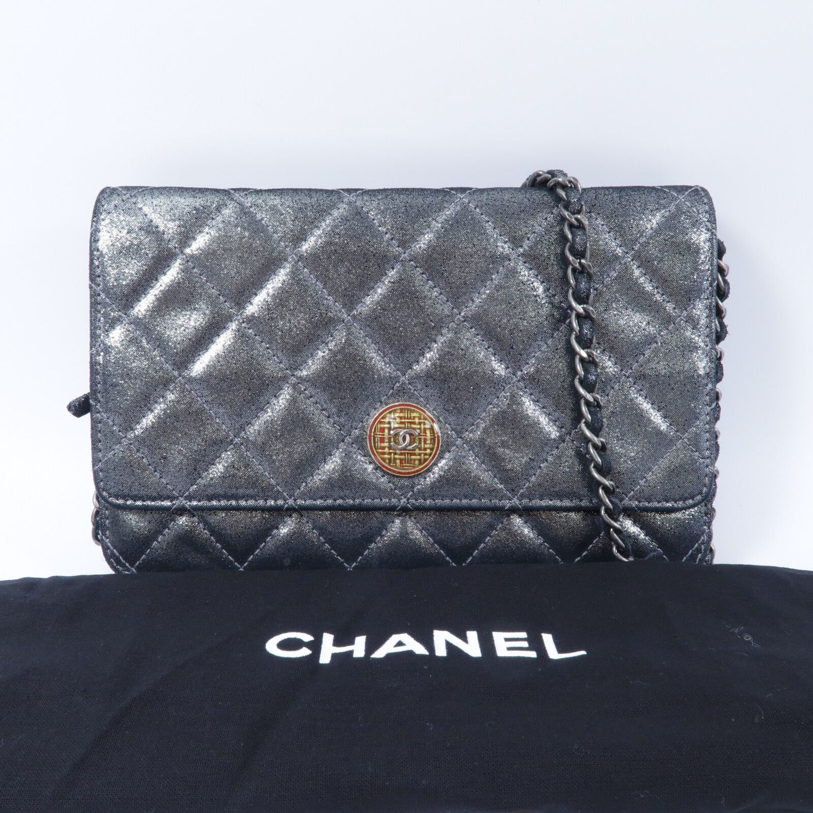 Paris Edinburgh Quilted Iridescent Lambskin Wallet On Chain (WOC) — view 11