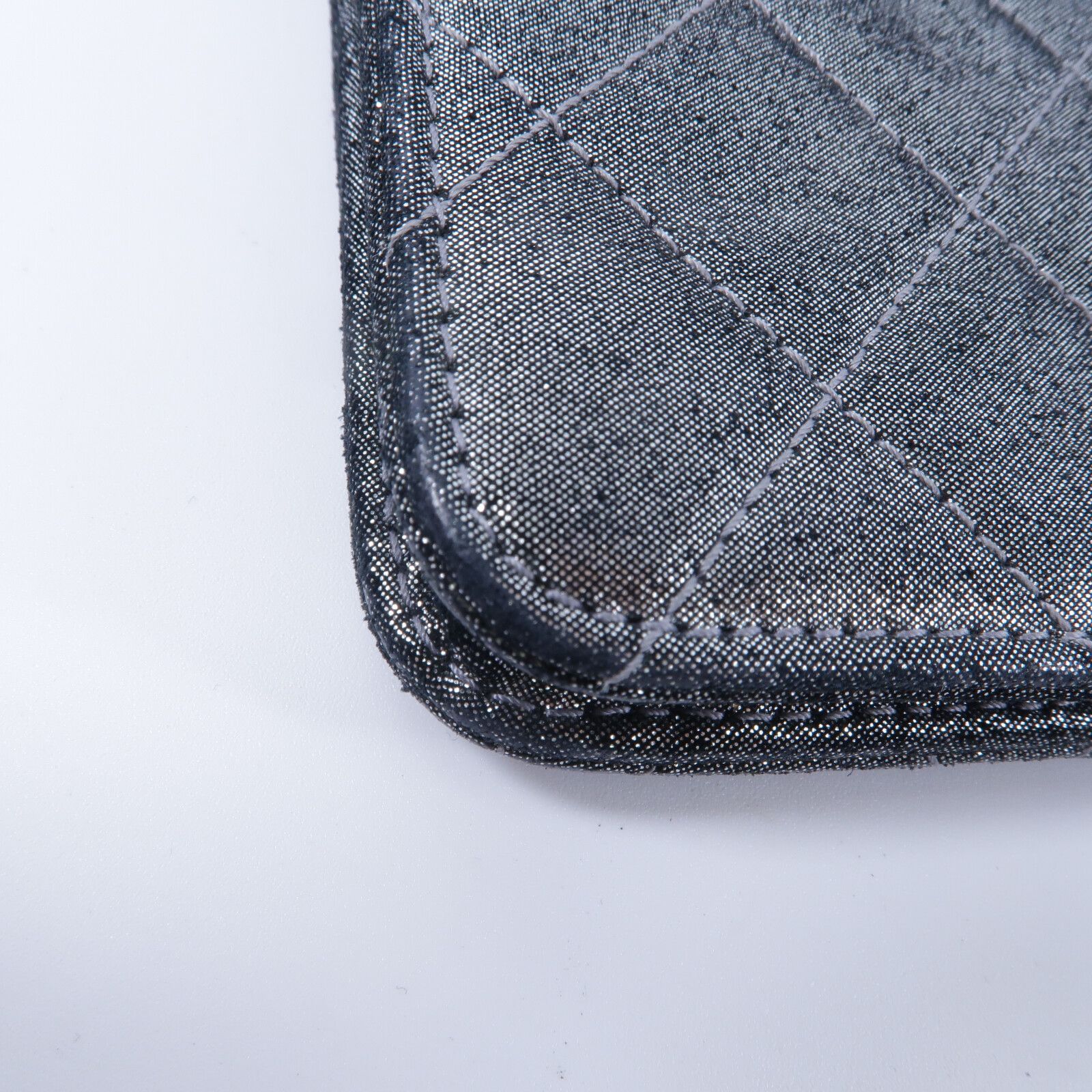 Paris Edinburgh Quilted Iridescent Lambskin Wallet On Chain (WOC) — view 14