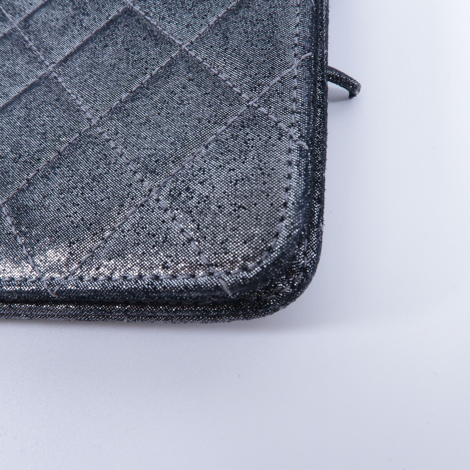 Paris Edinburgh Quilted Iridescent Lambskin Wallet On Chain (WOC) — view 15