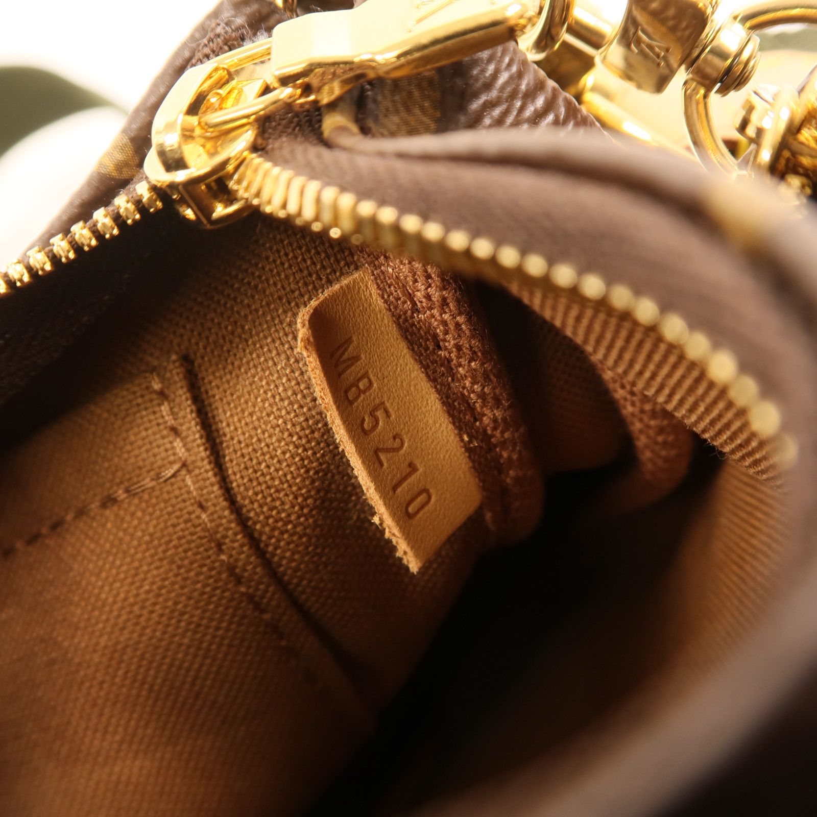Multi Pochette Accessoires, Monogram — view 8