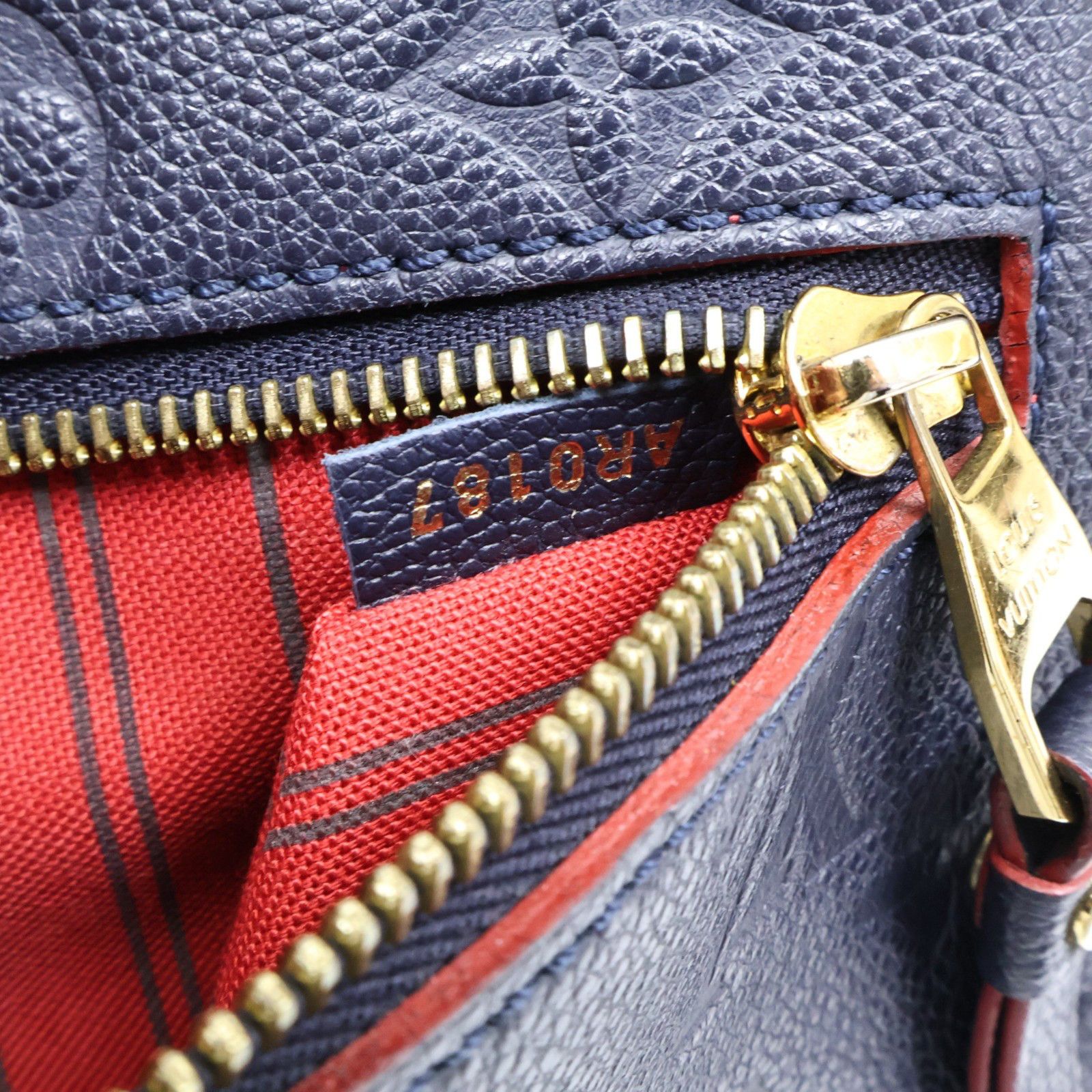 Pochette Metis Empreinte Leather Marine Rouge M 44071 — view 5