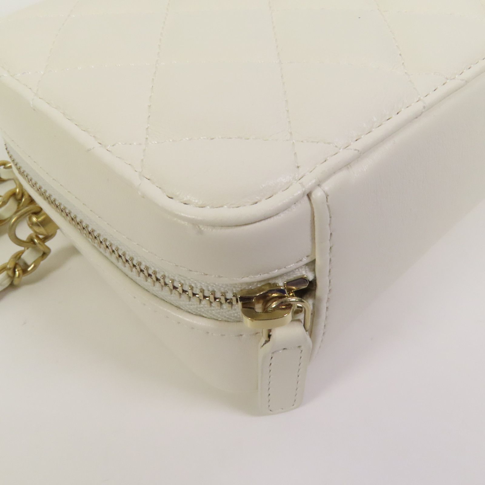Pearl Crush Camera Bag, White — view 13