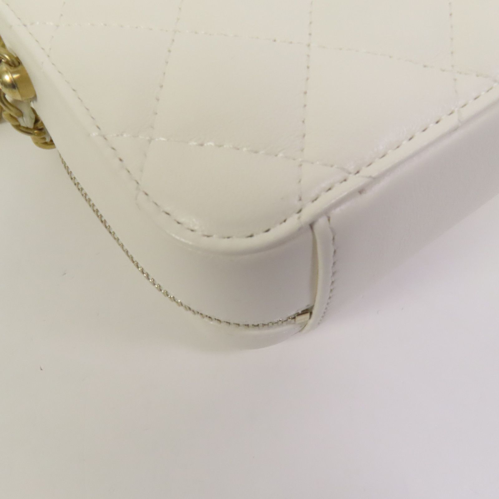 Pearl Crush Camera Bag, White — view 14