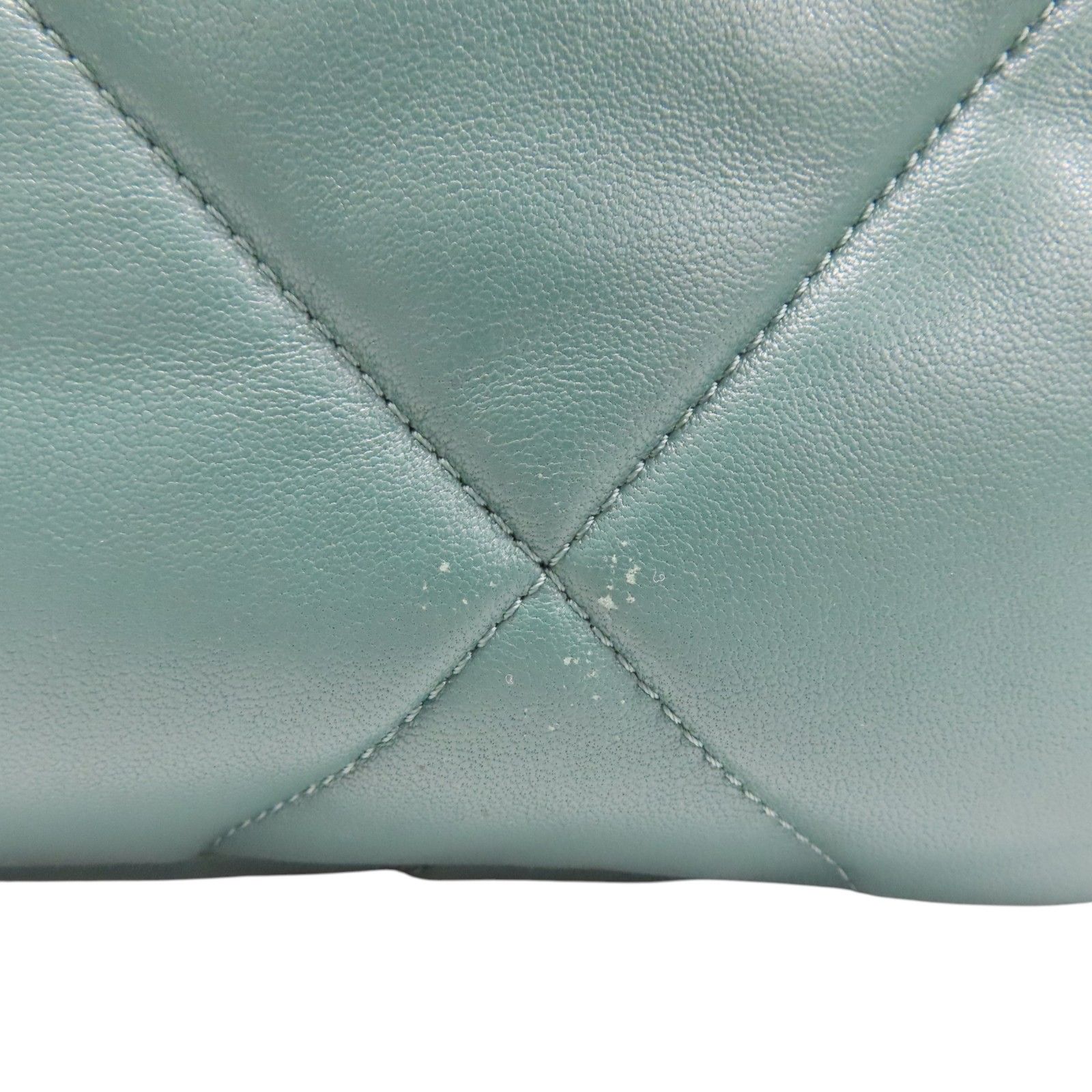 19 Flap Chain Shoulder Handbag Green Quilted Lambskin — view 13