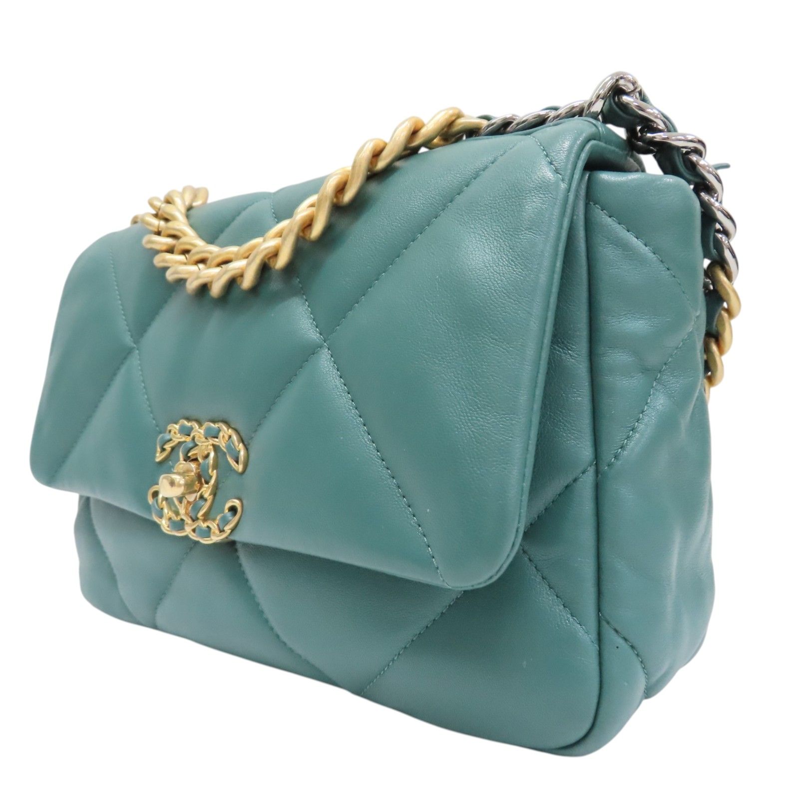 19 Flap Chain Shoulder Handbag Green Quilted Lambskin — view 3
