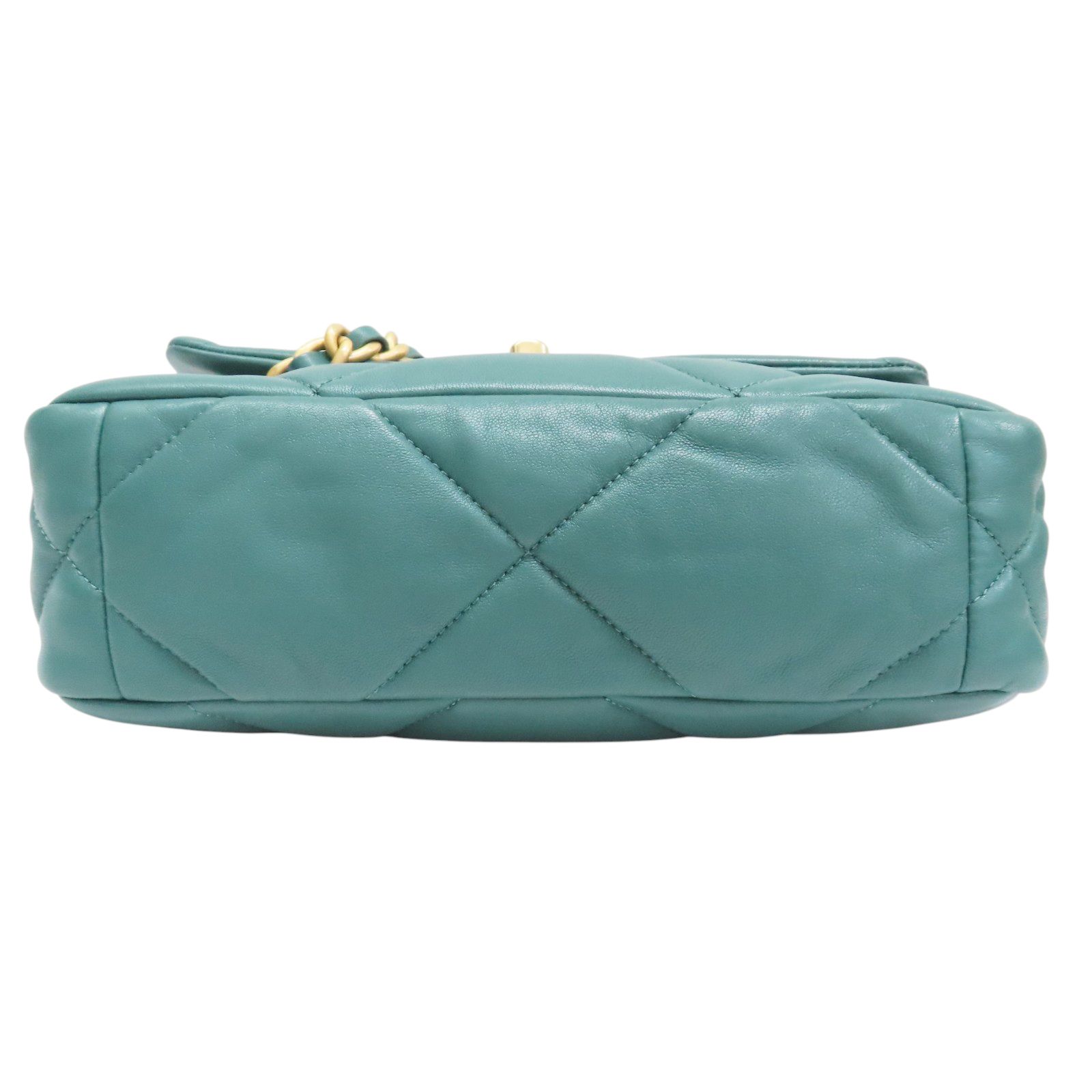 19 Flap Chain Shoulder Handbag Green Quilted Lambskin — view 4