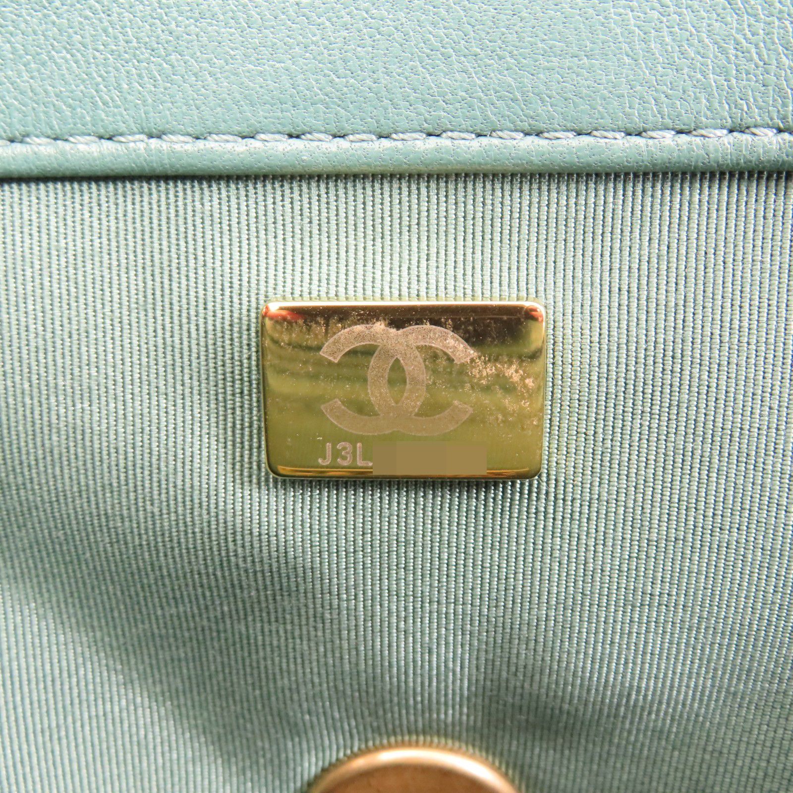 19 Flap Chain Shoulder Handbag Green Quilted Lambskin — view 7