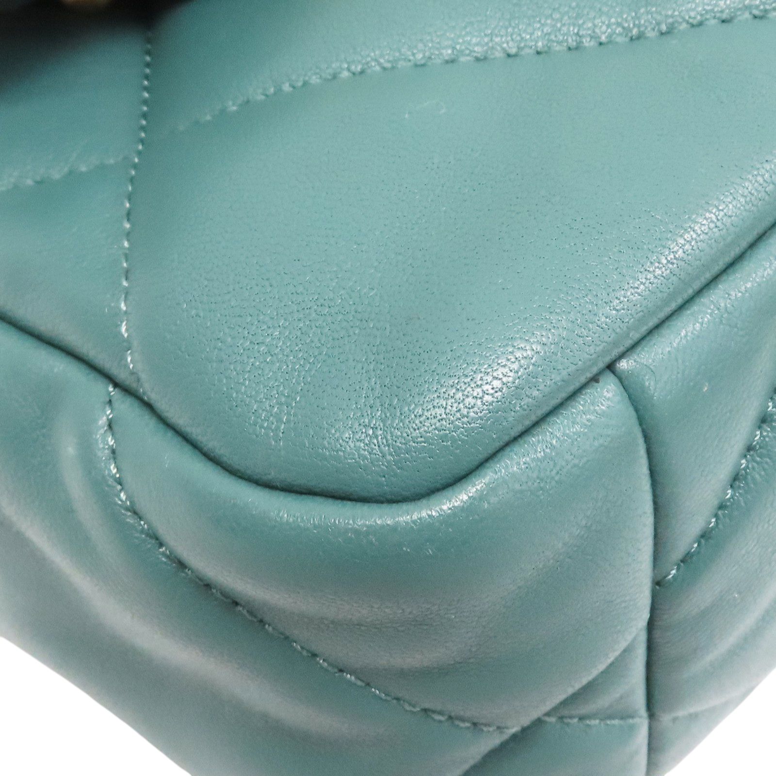 19 Flap Chain Shoulder Handbag Green Quilted Lambskin — view 9