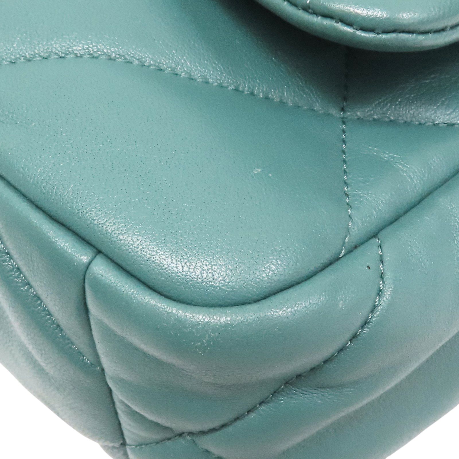 19 Flap Chain Shoulder Handbag Green Quilted Lambskin — view 10