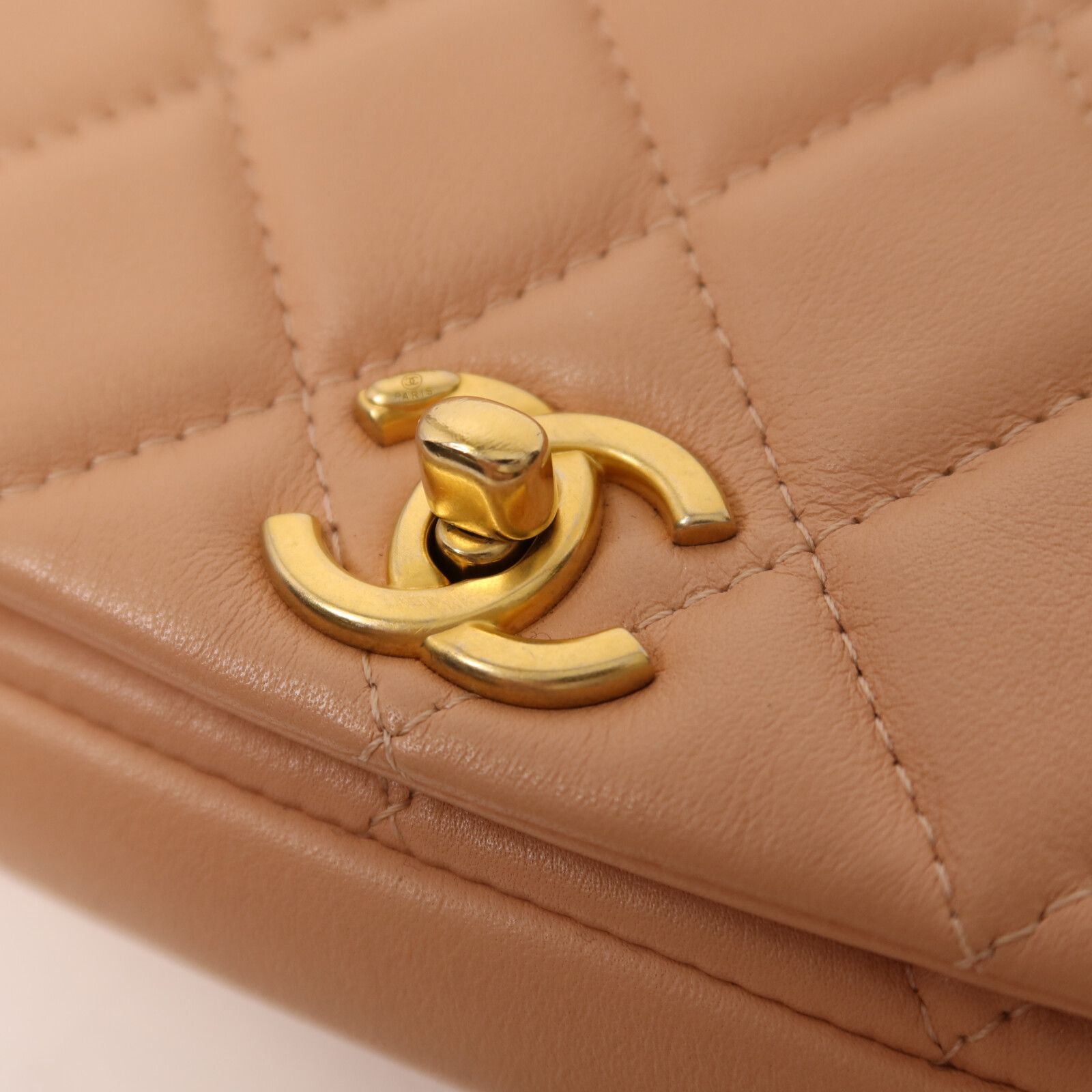 Pink Cowhide Leather Chain Shoulder Bag Calfskin (cowhide) — view 11