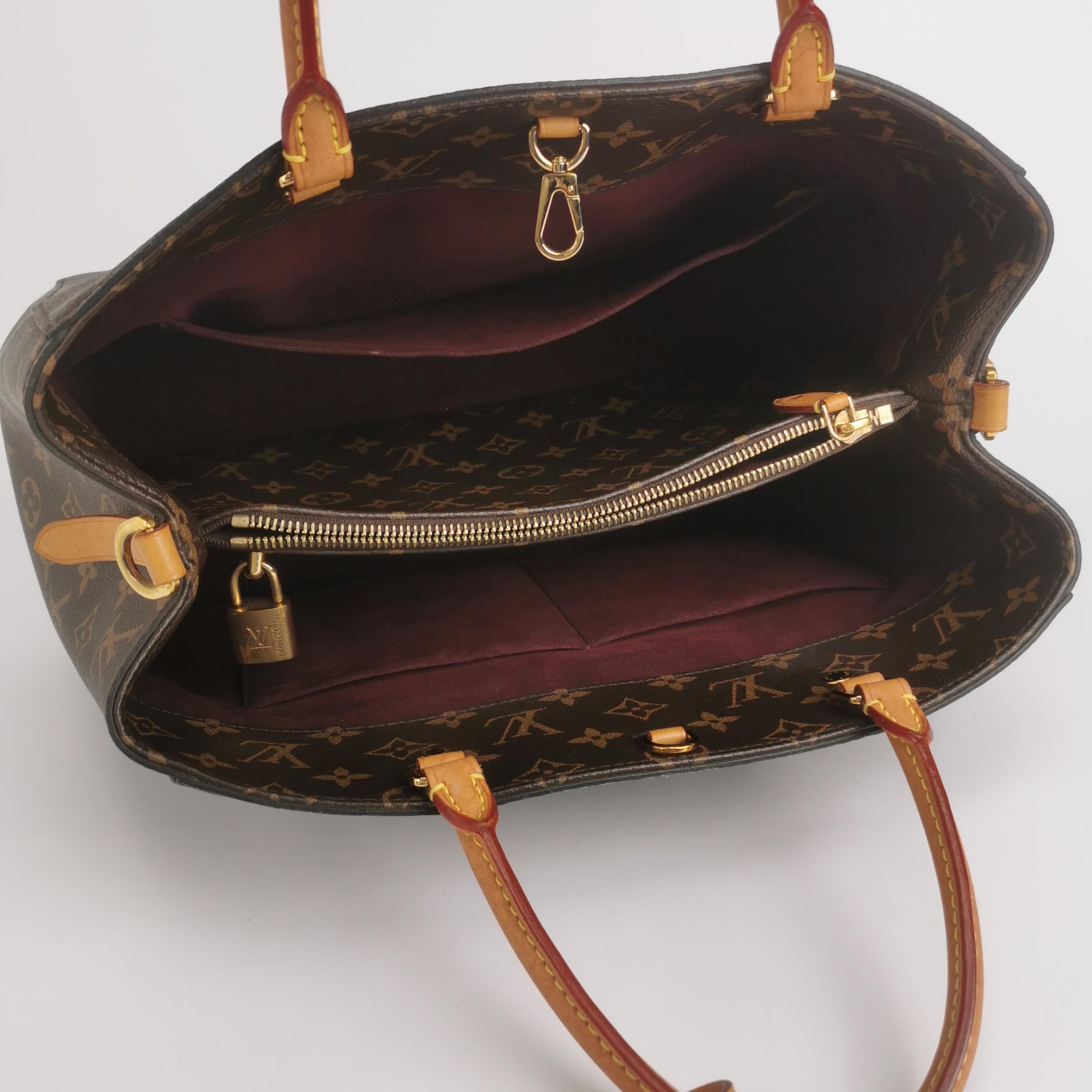 Montaigne GM, Monogram — view 6