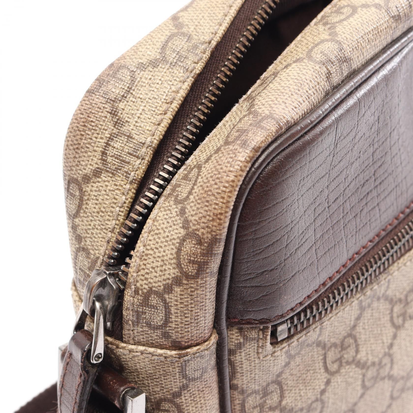 GG Supreme Messenger Bag — view 11