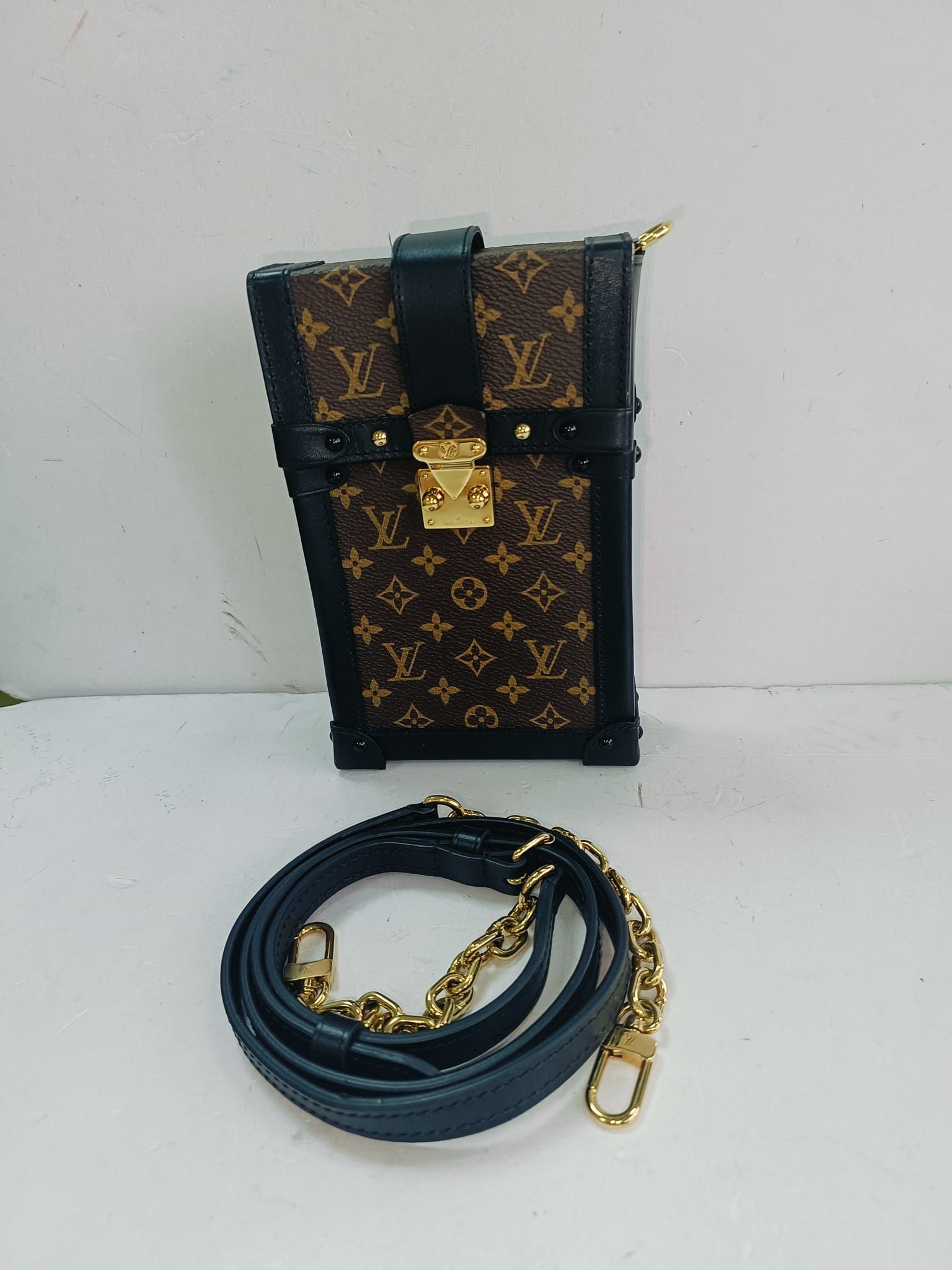 Pochette Trunk Verticale, Monogram — view 2