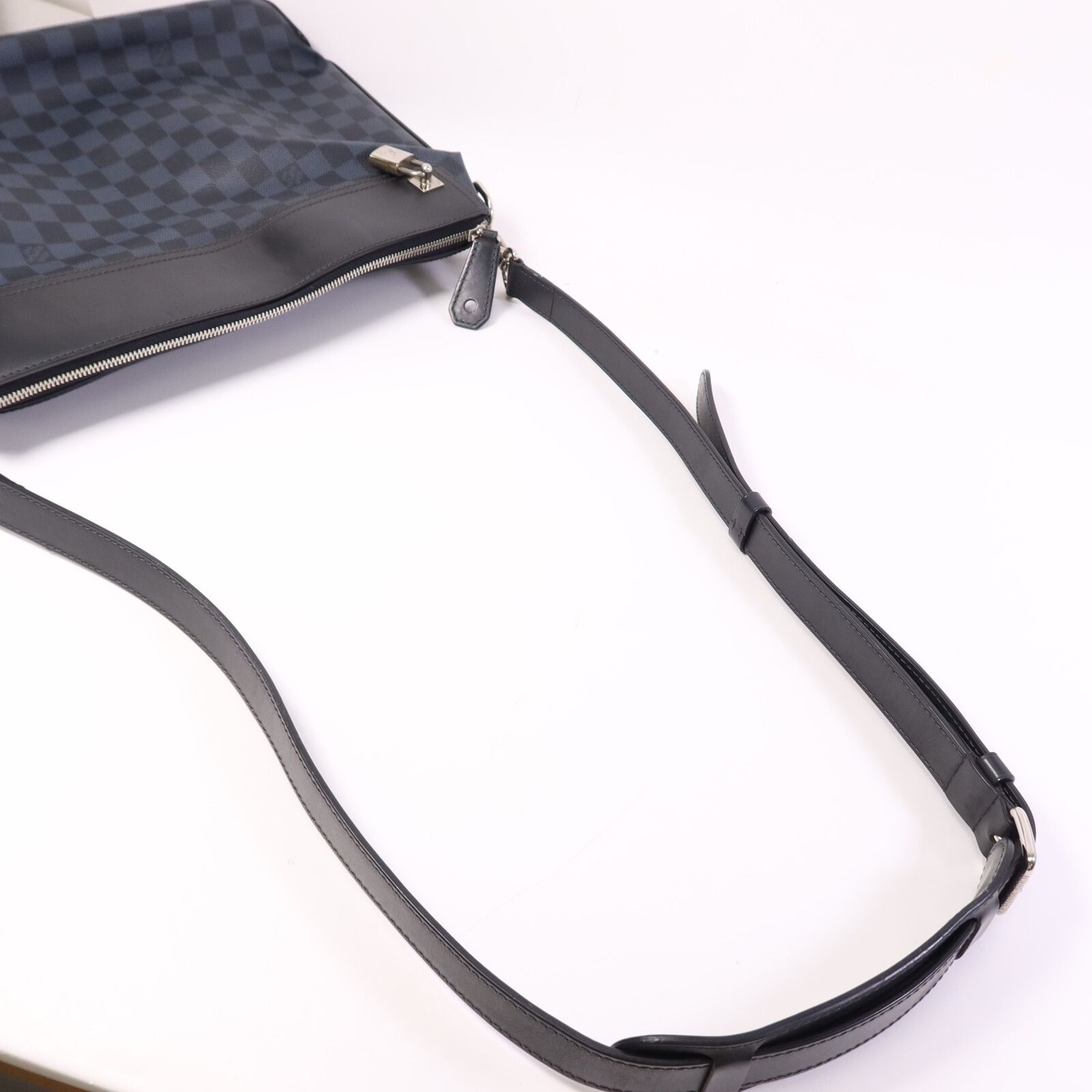 Greenwich Messenger, Damier Cobalt — view 9