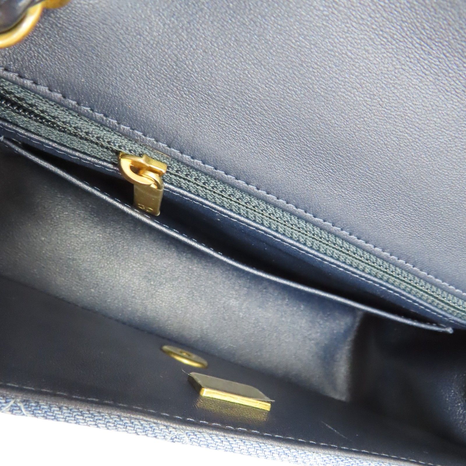 Matelasse Coco 20 Shoulder Bag Denim Blue A 69900 — view 3