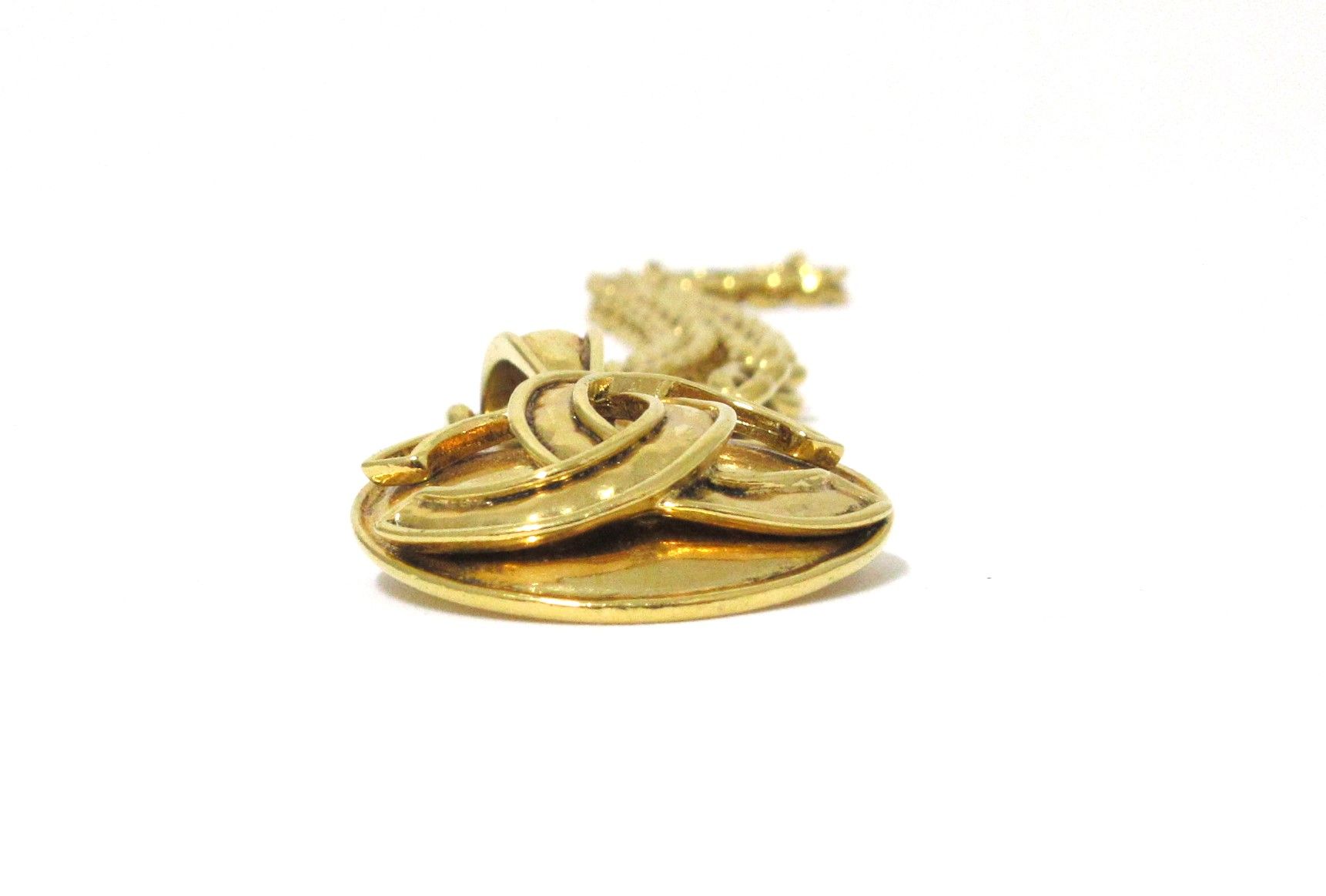 Vintage Round CC Logo Pendant Necklace 94P — view 4