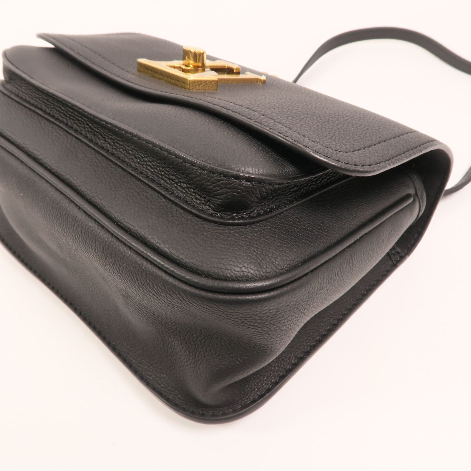 Leather Lock Me Golden Strap Shoulder Back Bag Black Shoulder Bag M 57073, Black — view 8