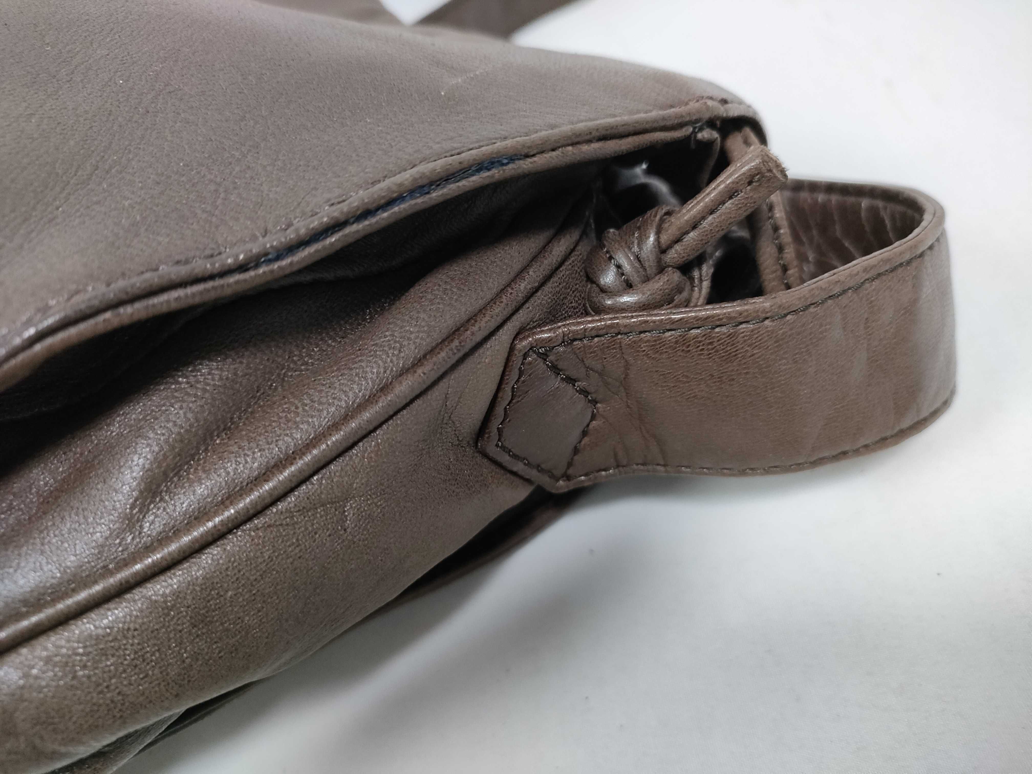 Anagram Shoulder Bag Leather — view 7