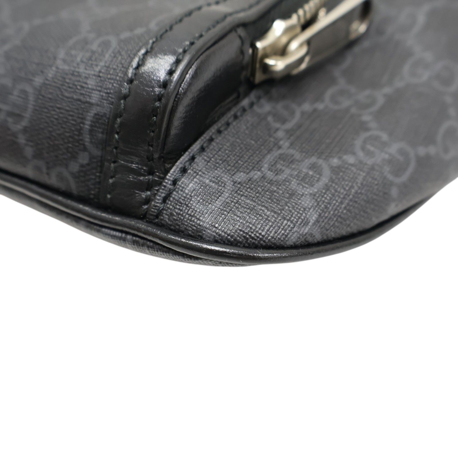 GG Supreme Belt Bag — view 14