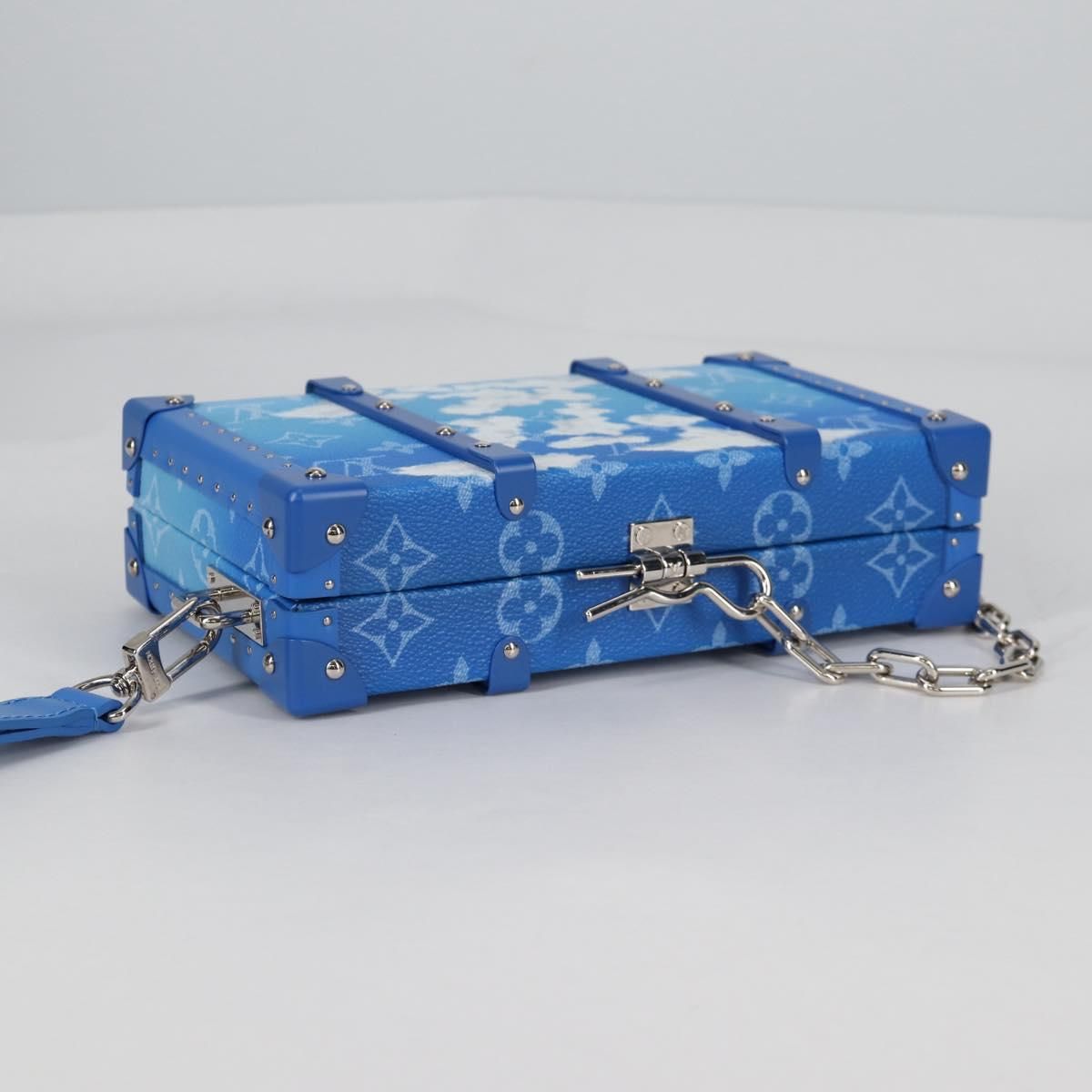 Clouds Trunk Clutch Blue White M 20403 Auth, Blue — view 5