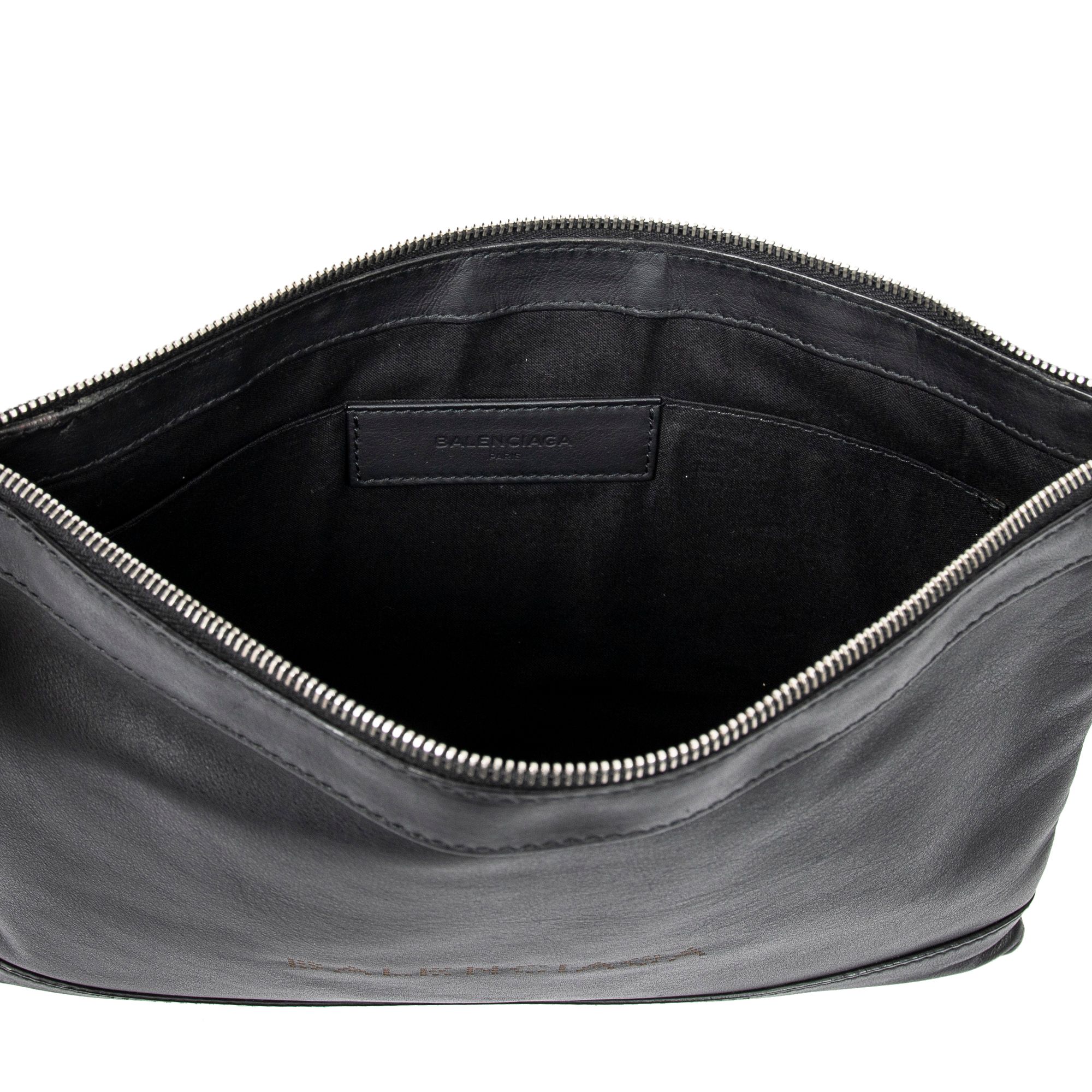 M Navy Clip Pouch  Logo Embossed Leather — view 3