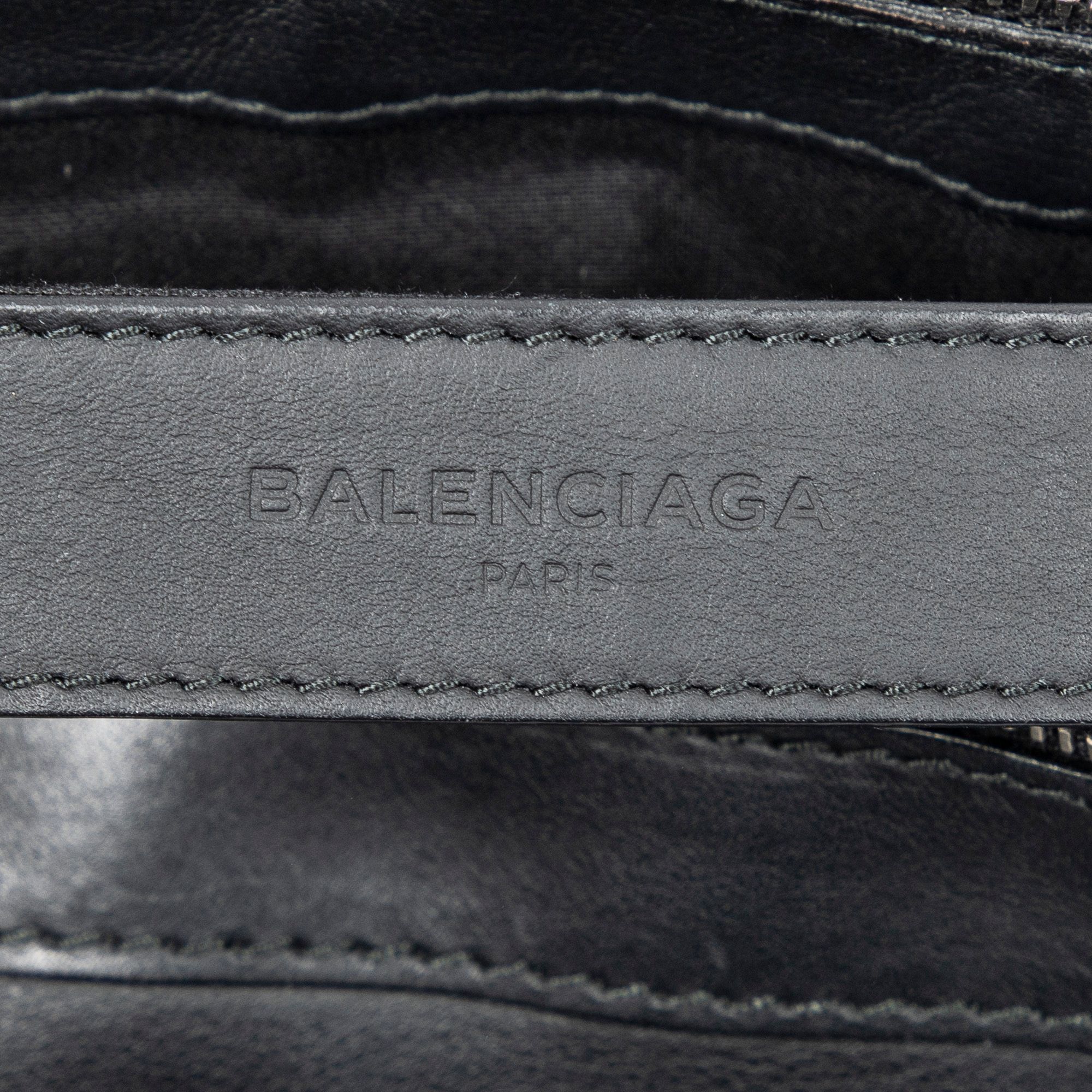 M Navy Clip Pouch  Logo Embossed Leather — view 4
