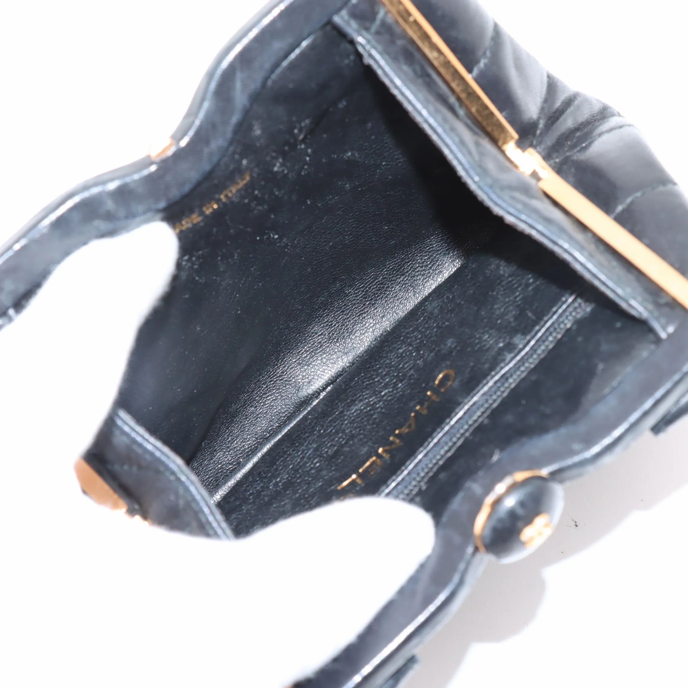 Matelasse Chain Shoulder Bag Gamaguchi Black Gold Metal Fittings 1xxxxxx — view 7