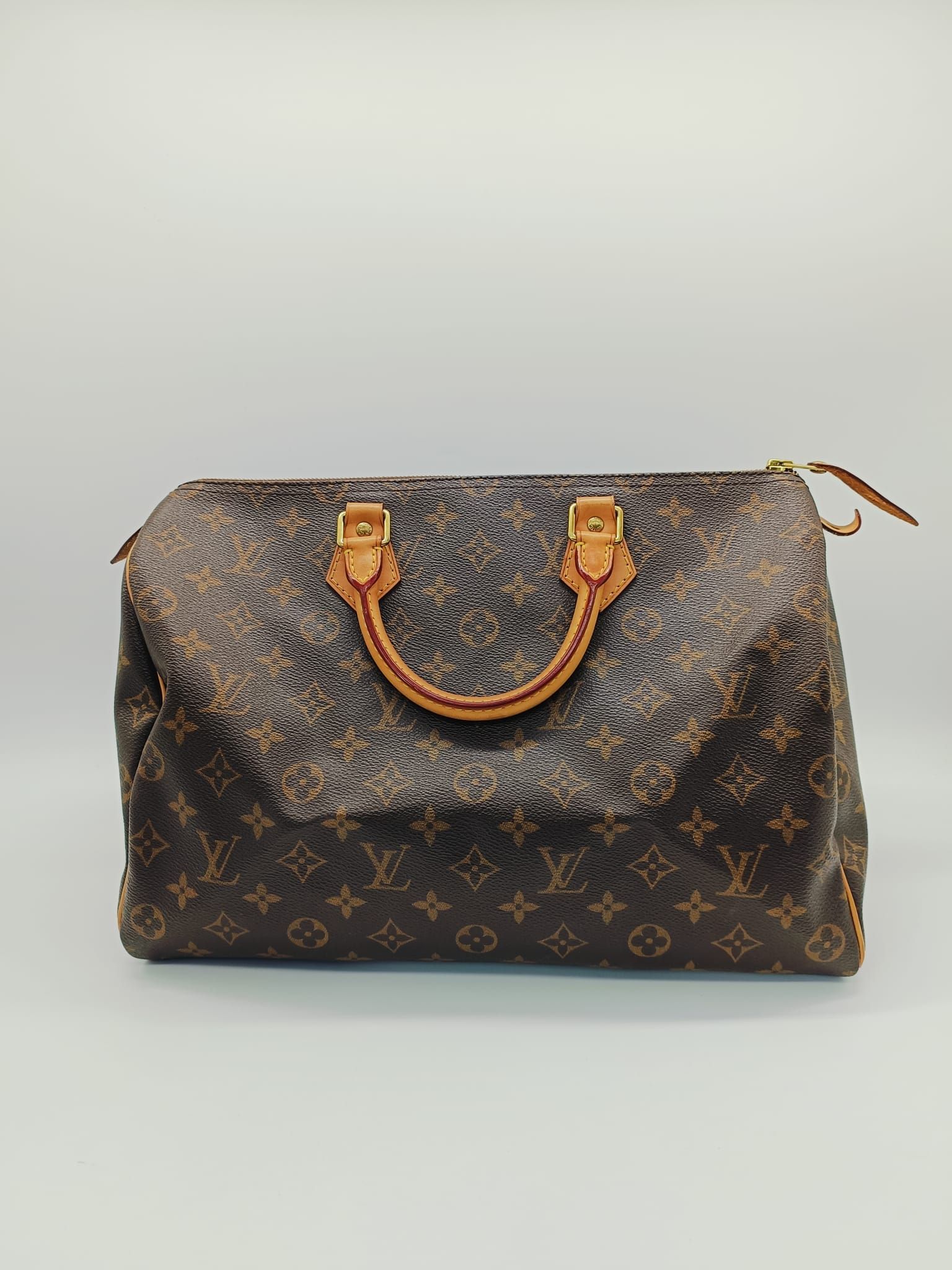 Speedy 30, Monogram