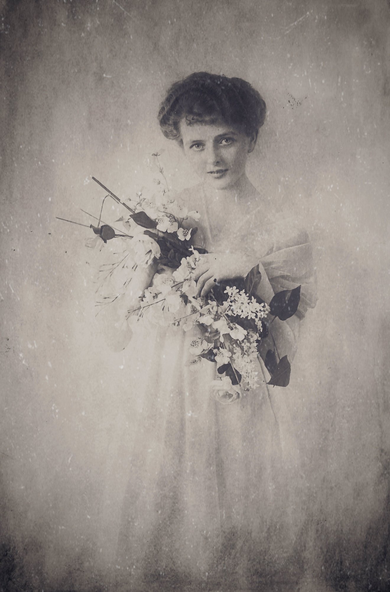 Portrait jeune femme aux fleurs