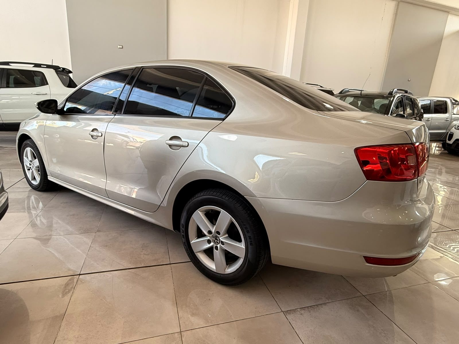 volkswagen vento 2.0TDI - Imagen 4
