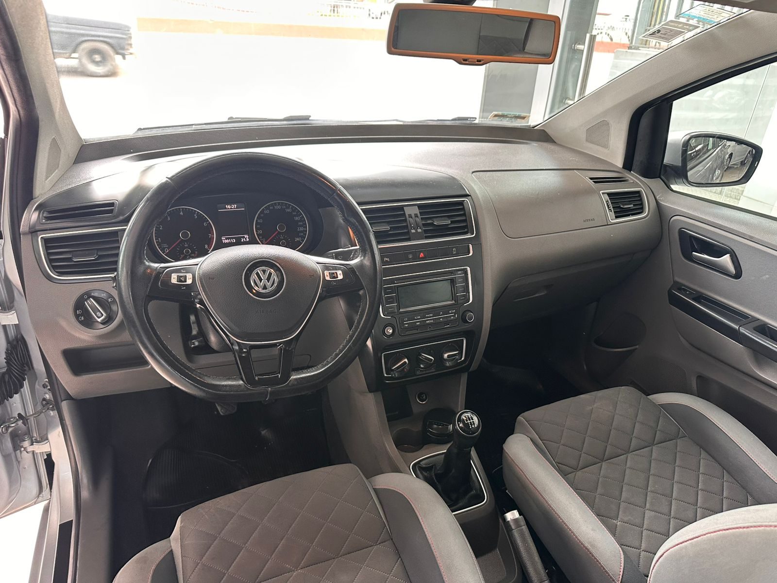 Volkswagen Suran Higline - Imagen 8