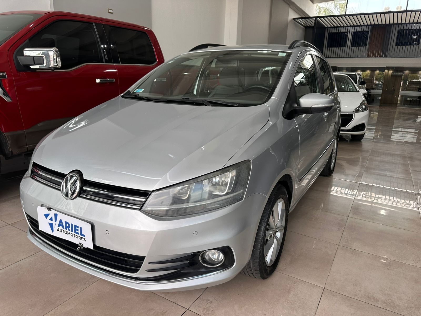 Volkswagen Suran Higline - Imagen 9
