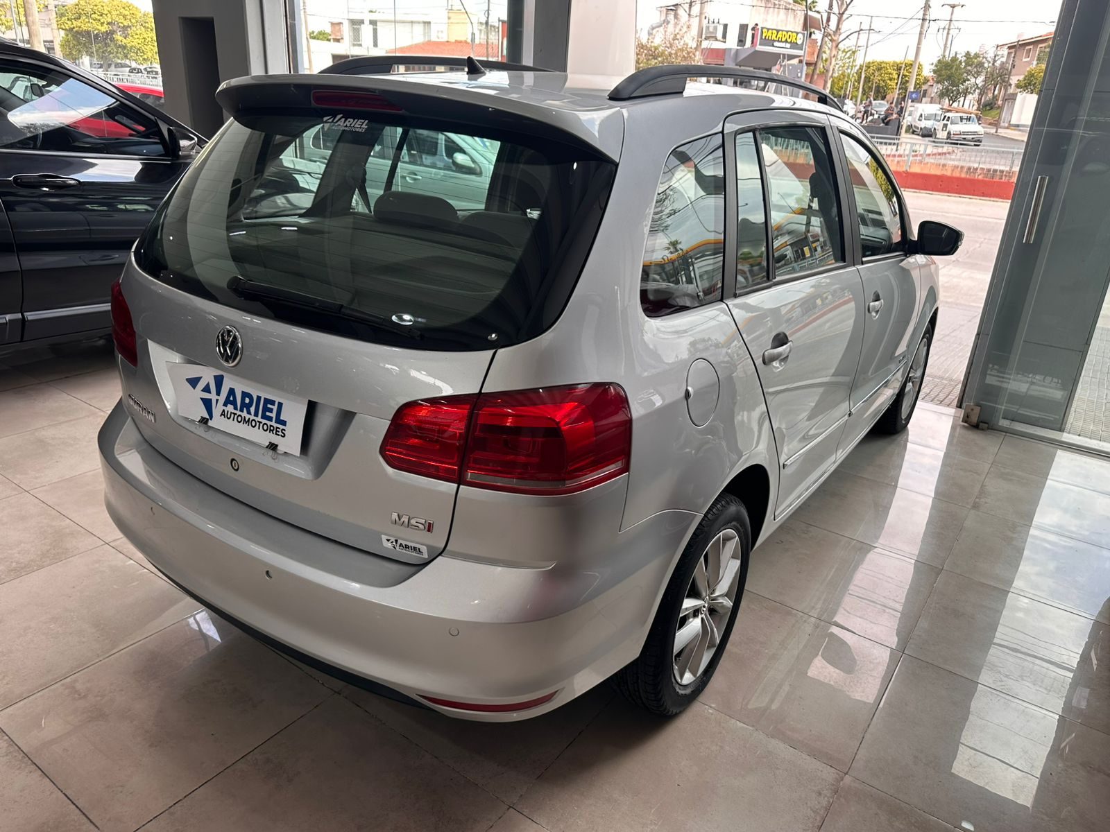 Volkswagen Suran Higline - Imagen 10