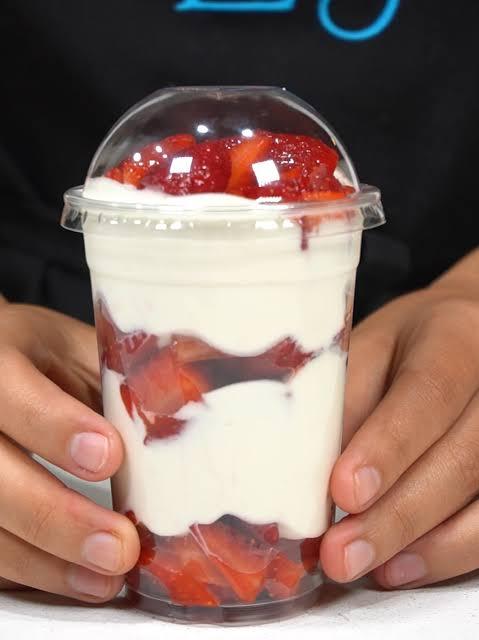 Crema de leche con frutas